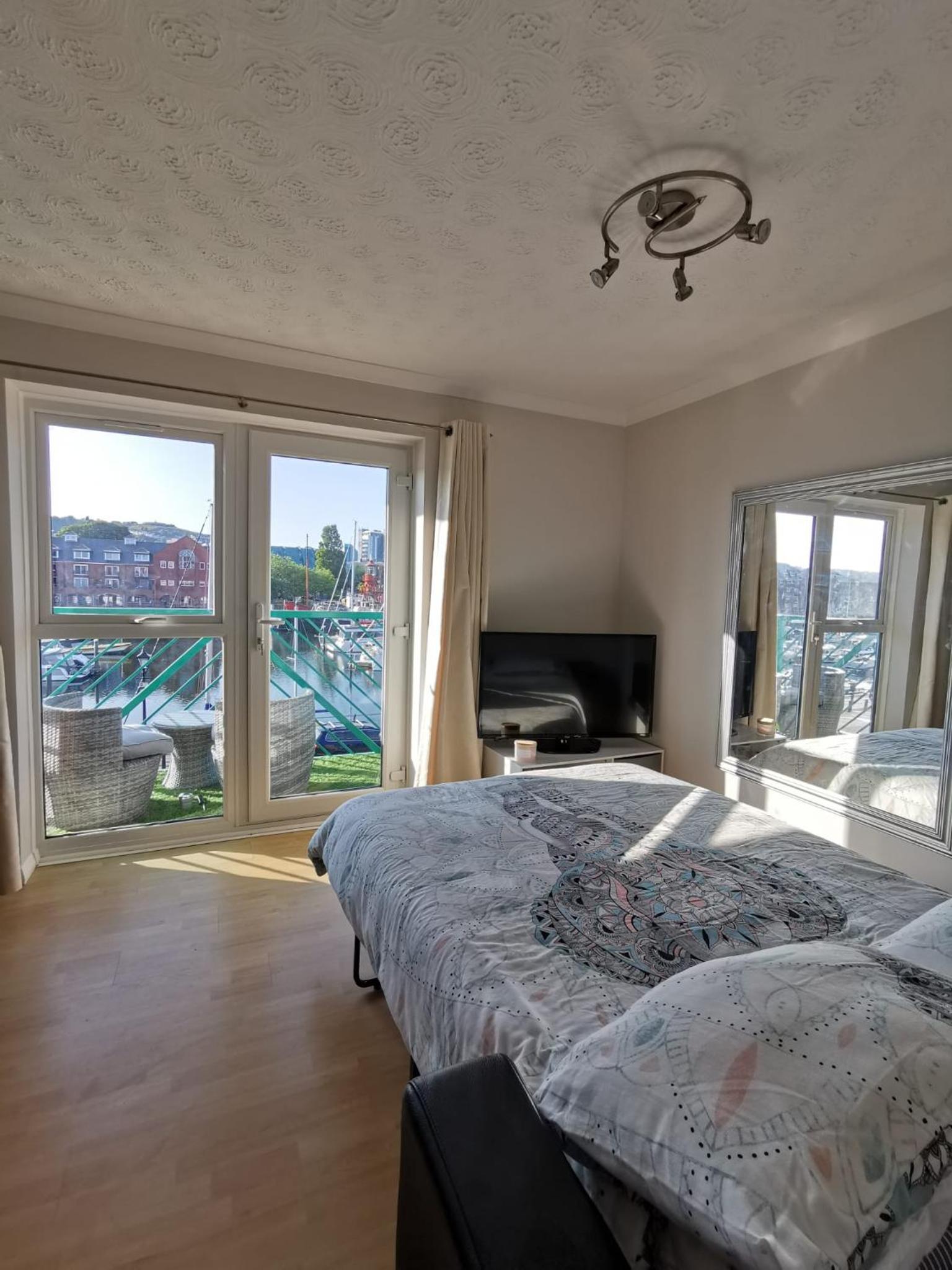 Apartment with Balcony photo 2