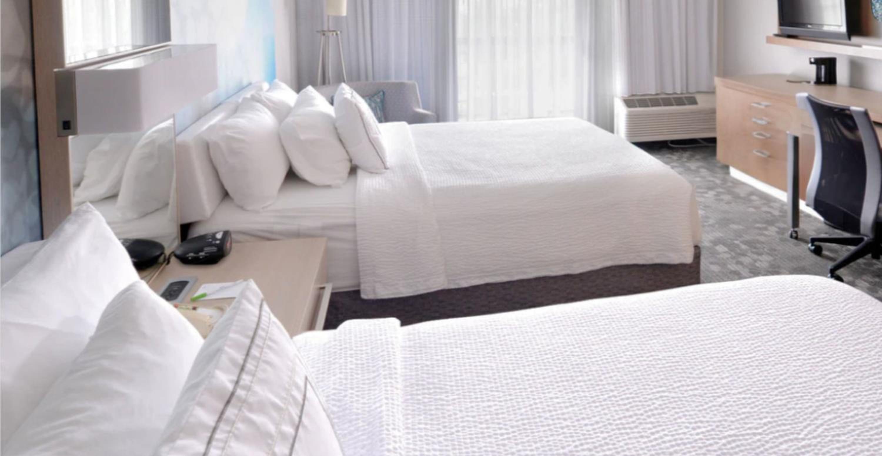 Queen Room with Two Queen Beds - Photo 2