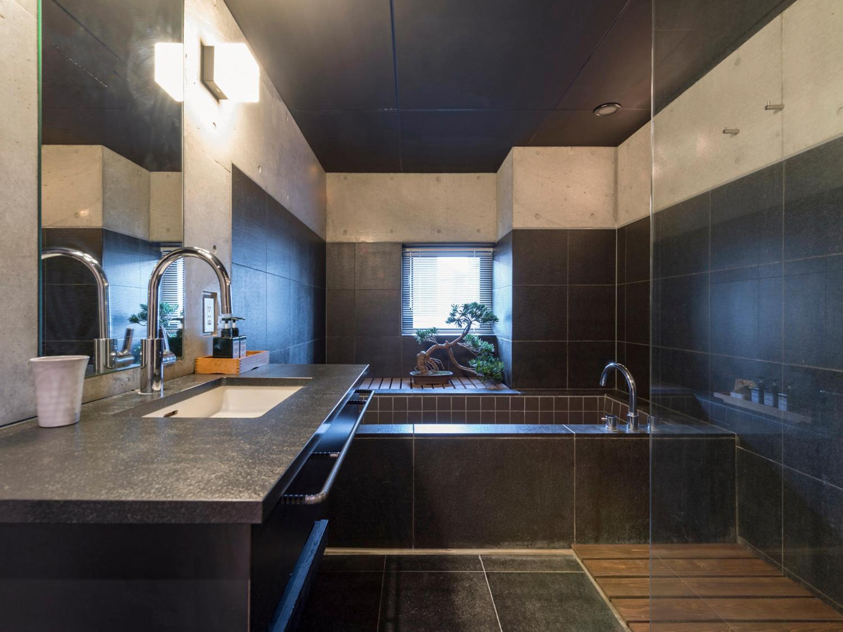 Three-Bedroom Apartment with Mountain View photo 2