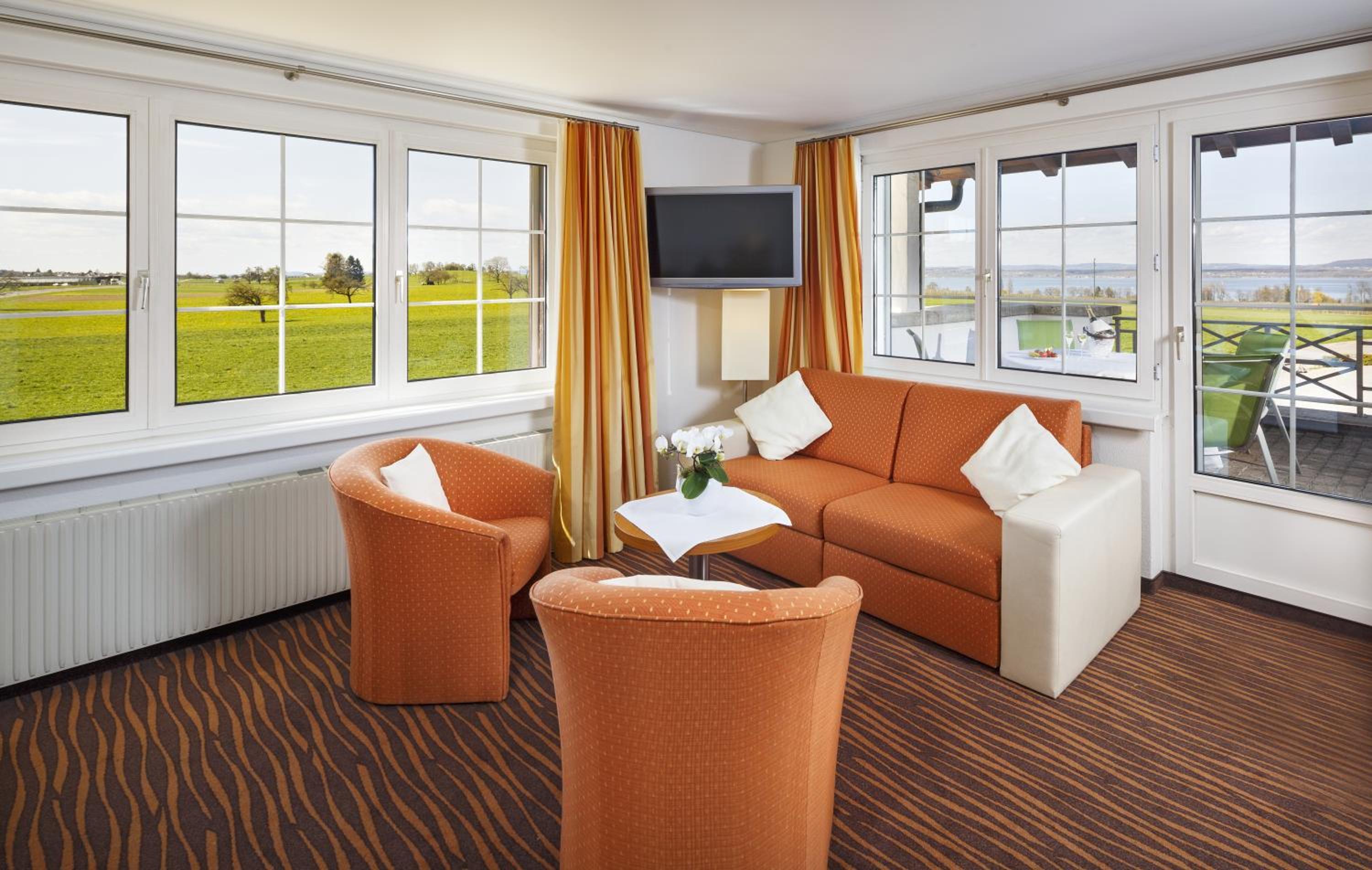 Deluxe Double Room with Panorama Lake View photo 3