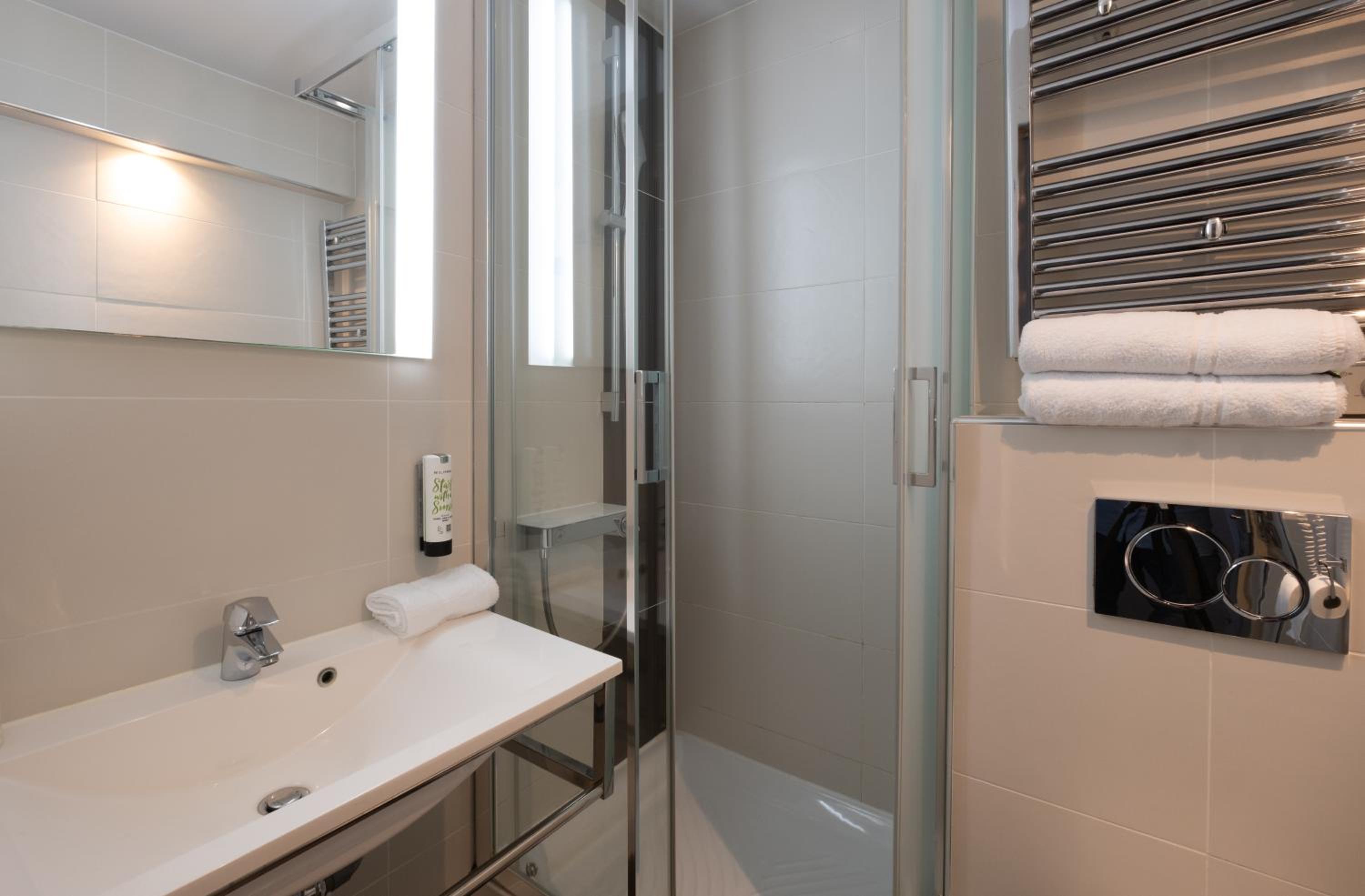Twin Room - Photo 2