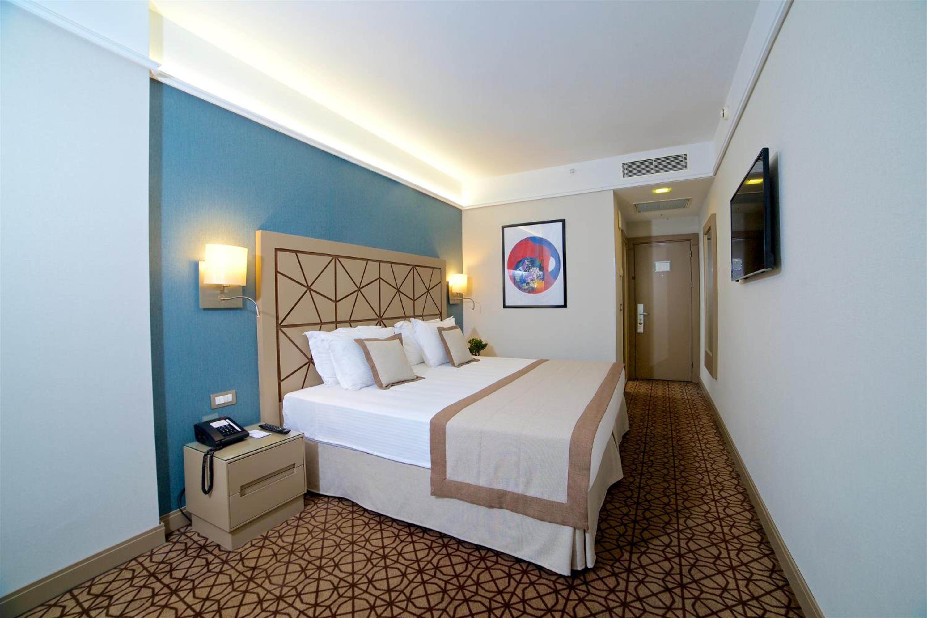 Standard King Room photo 1
