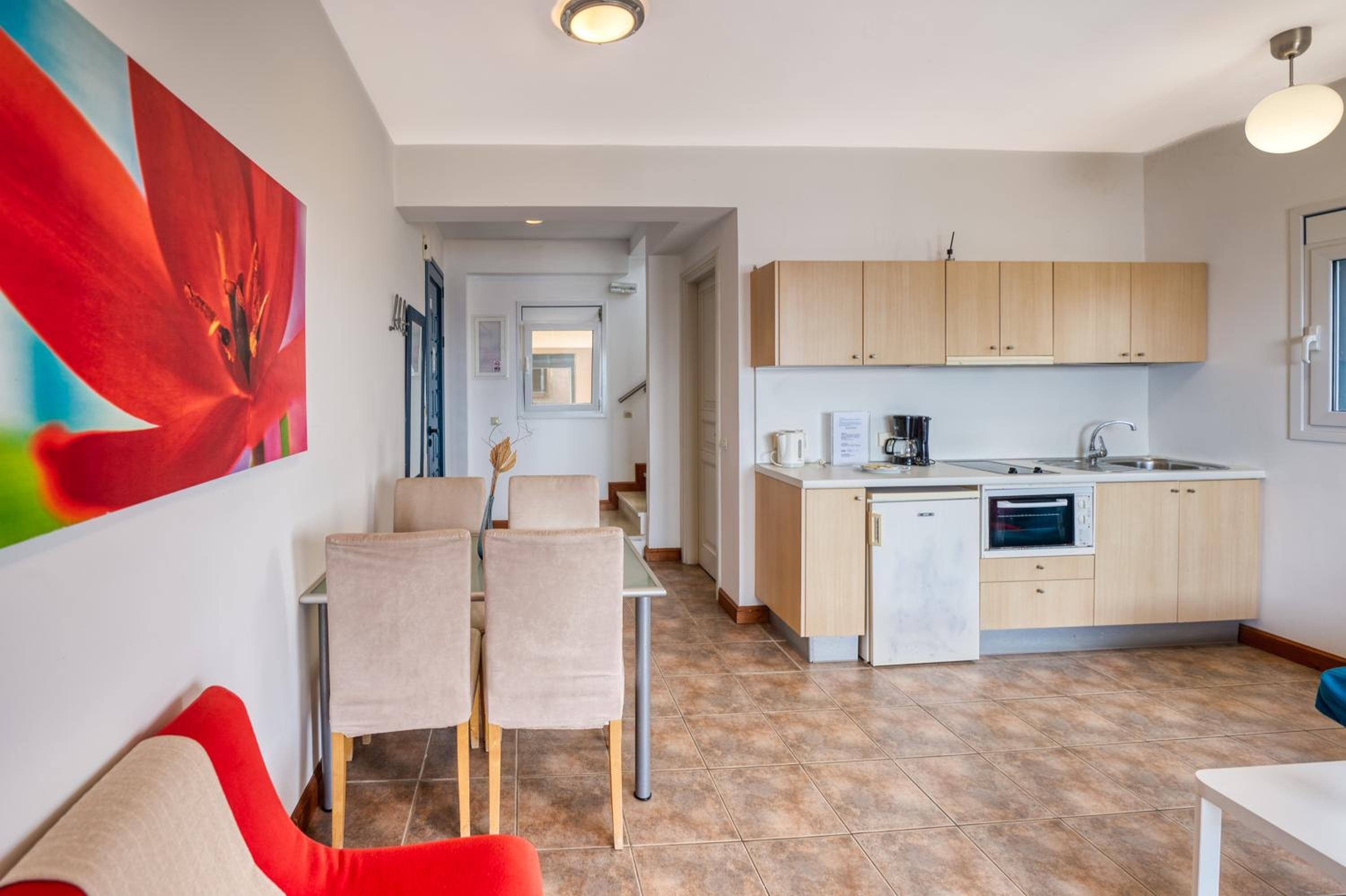 One-Bedroom Apartment with Sea View - Photo 8
