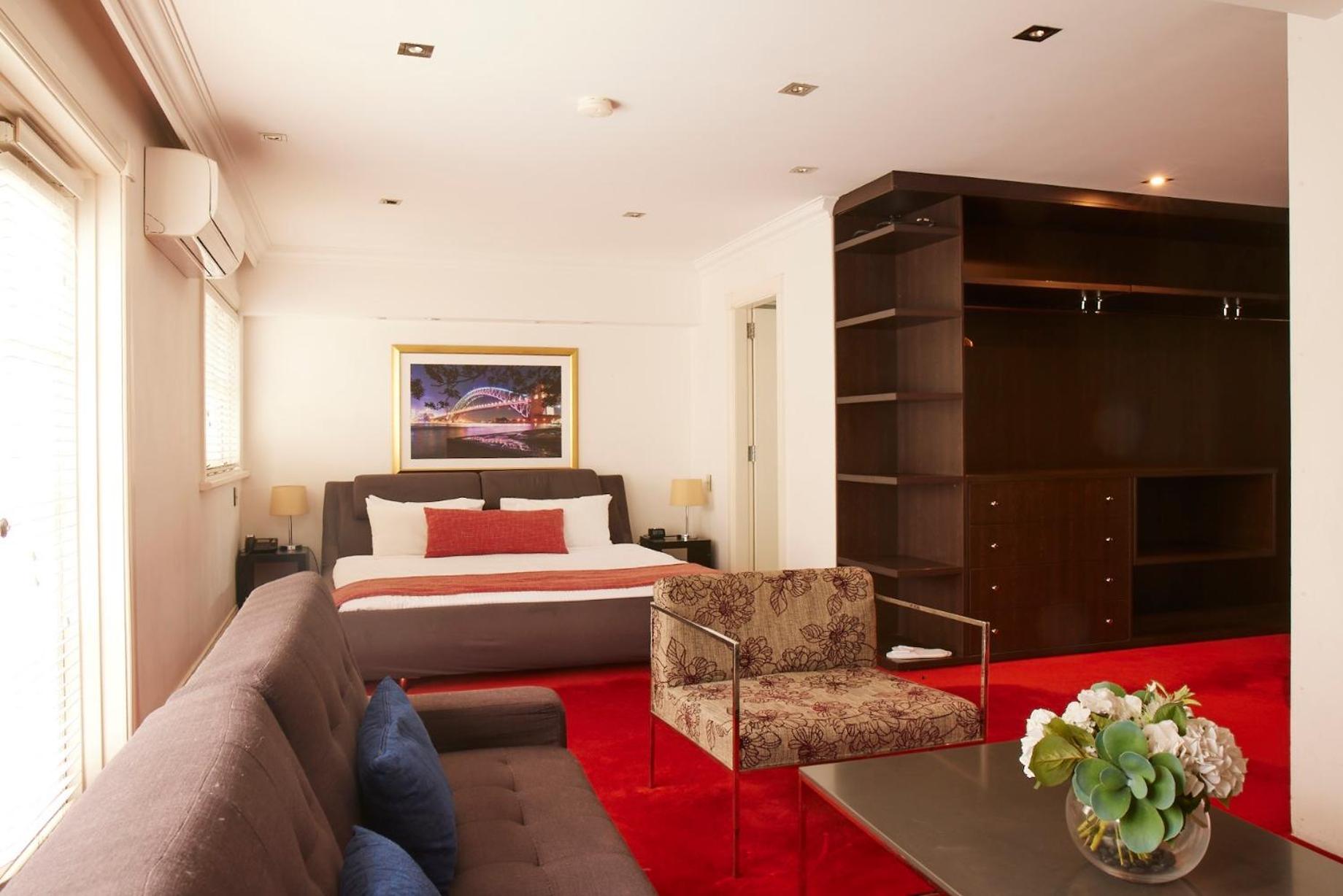 Luxury Pool Suite photo 2