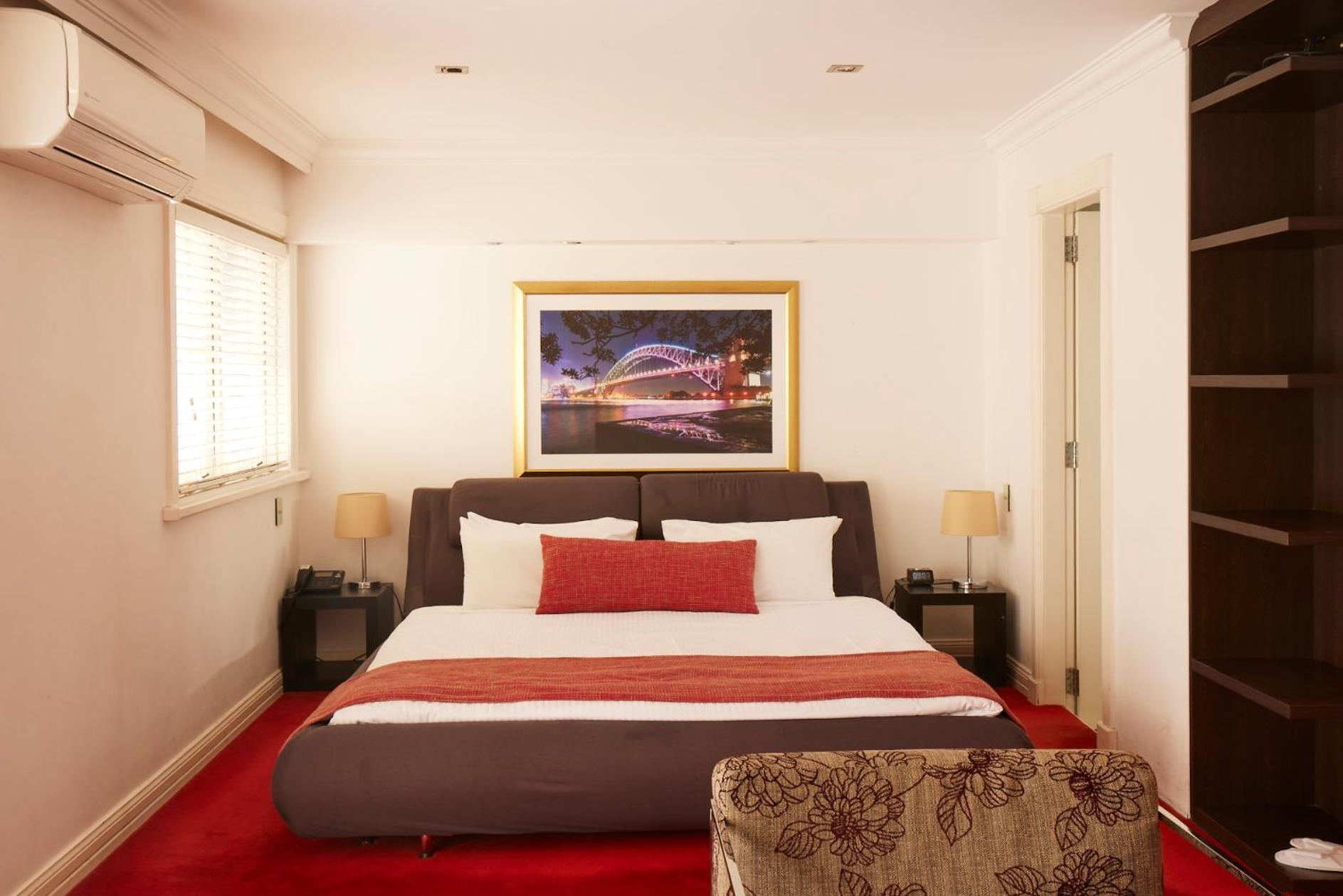 Luxury Pool Suite photo 3