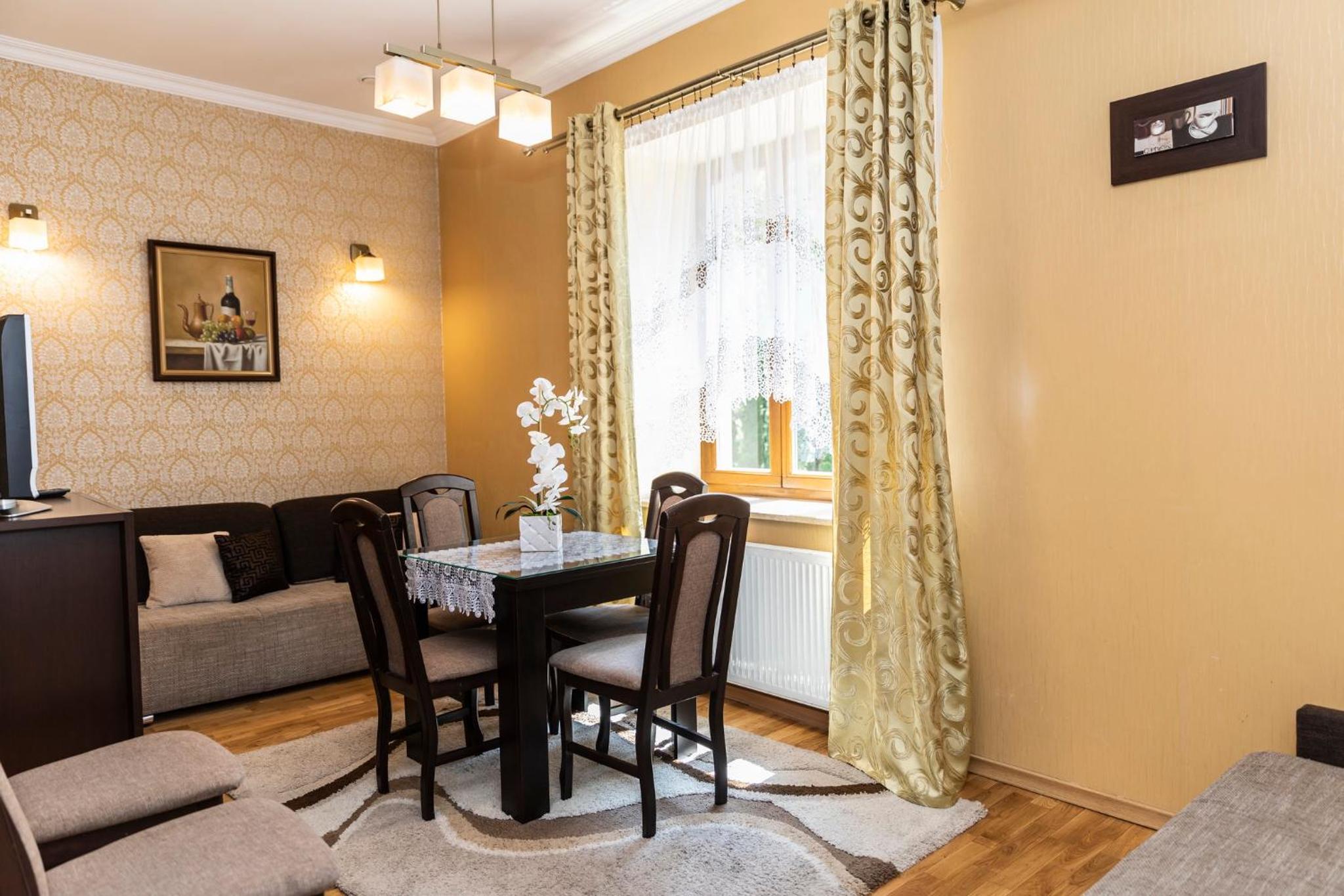 One-Bedroom Apartment - Photo 1