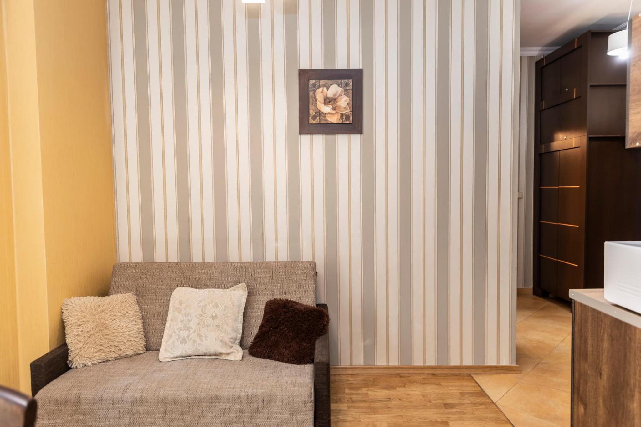 One-Bedroom Apartment - Photo 3