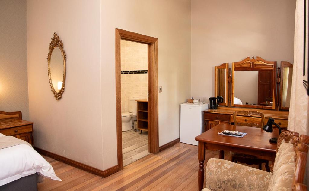 Standard Queen Room photo 2