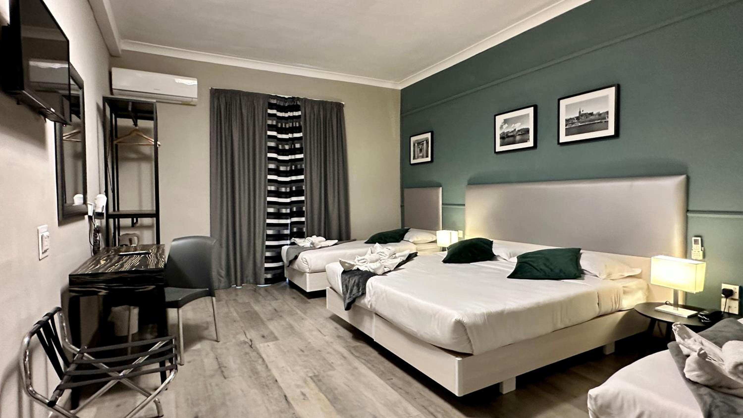 Standard Quadruple Room - Photo 19
