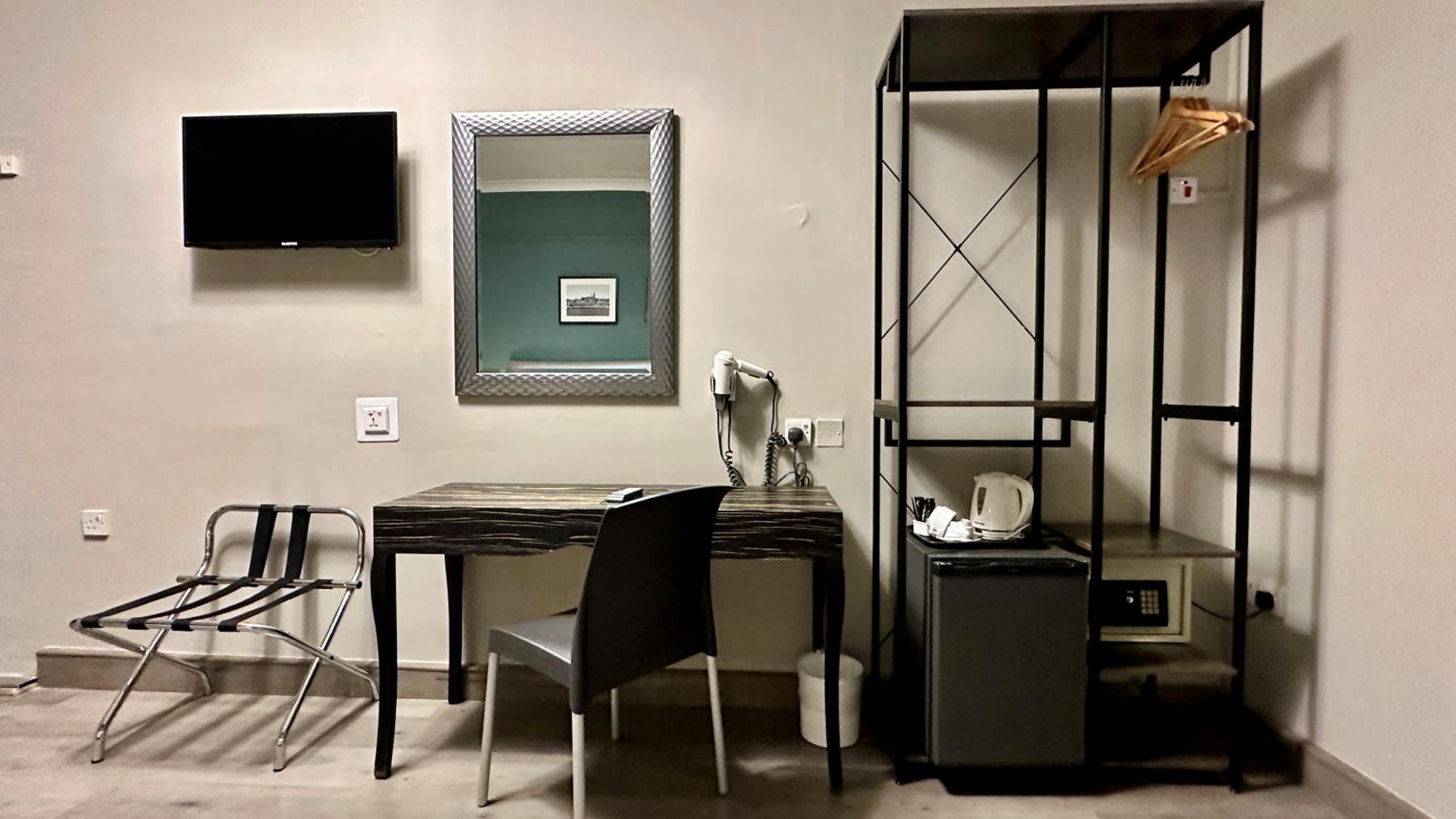 Standard Quadruple Room - Photo 8