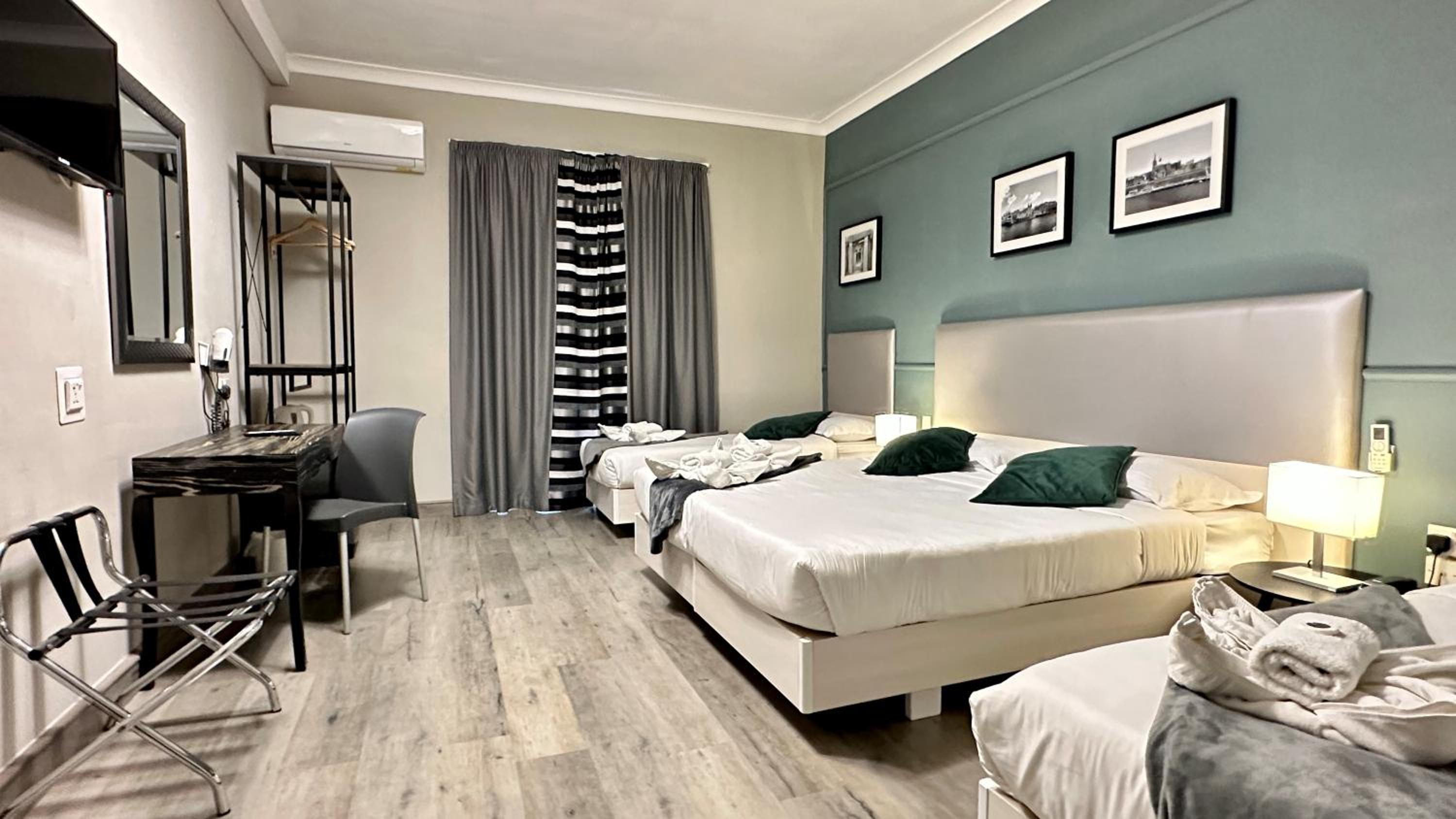 Standard Quadruple Room - Photo 4
