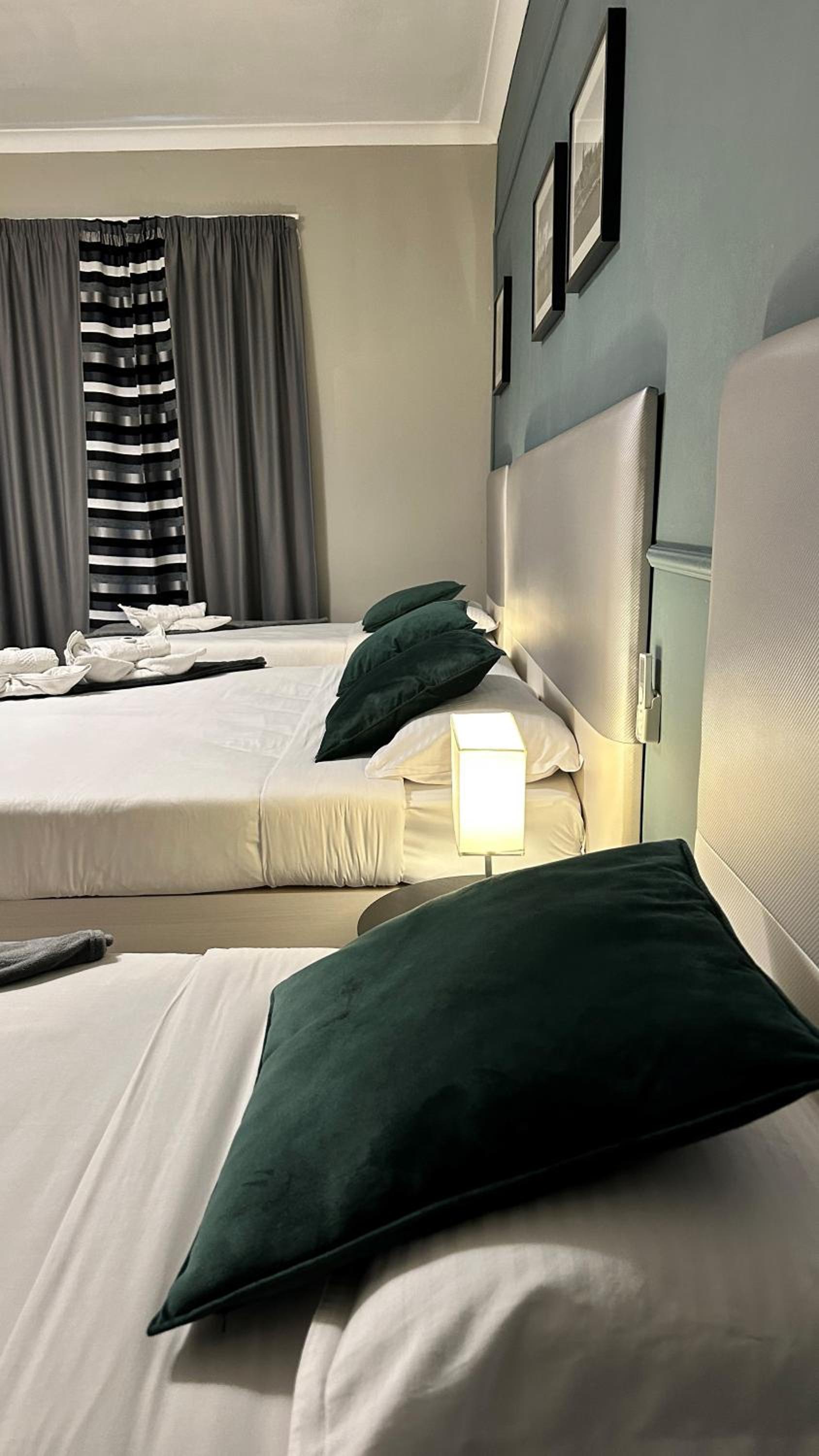 Standard Quadruple Room - Photo 9