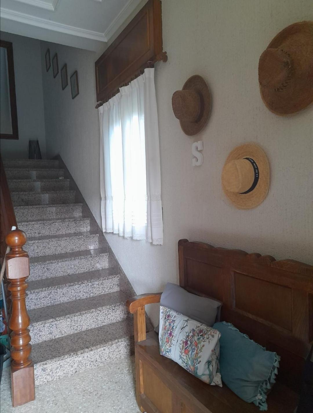Five-Bedroom House photo 3