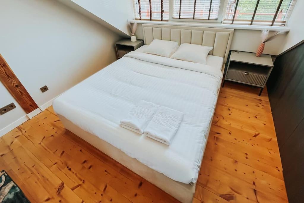 One-Bedroom Apartment photo 2