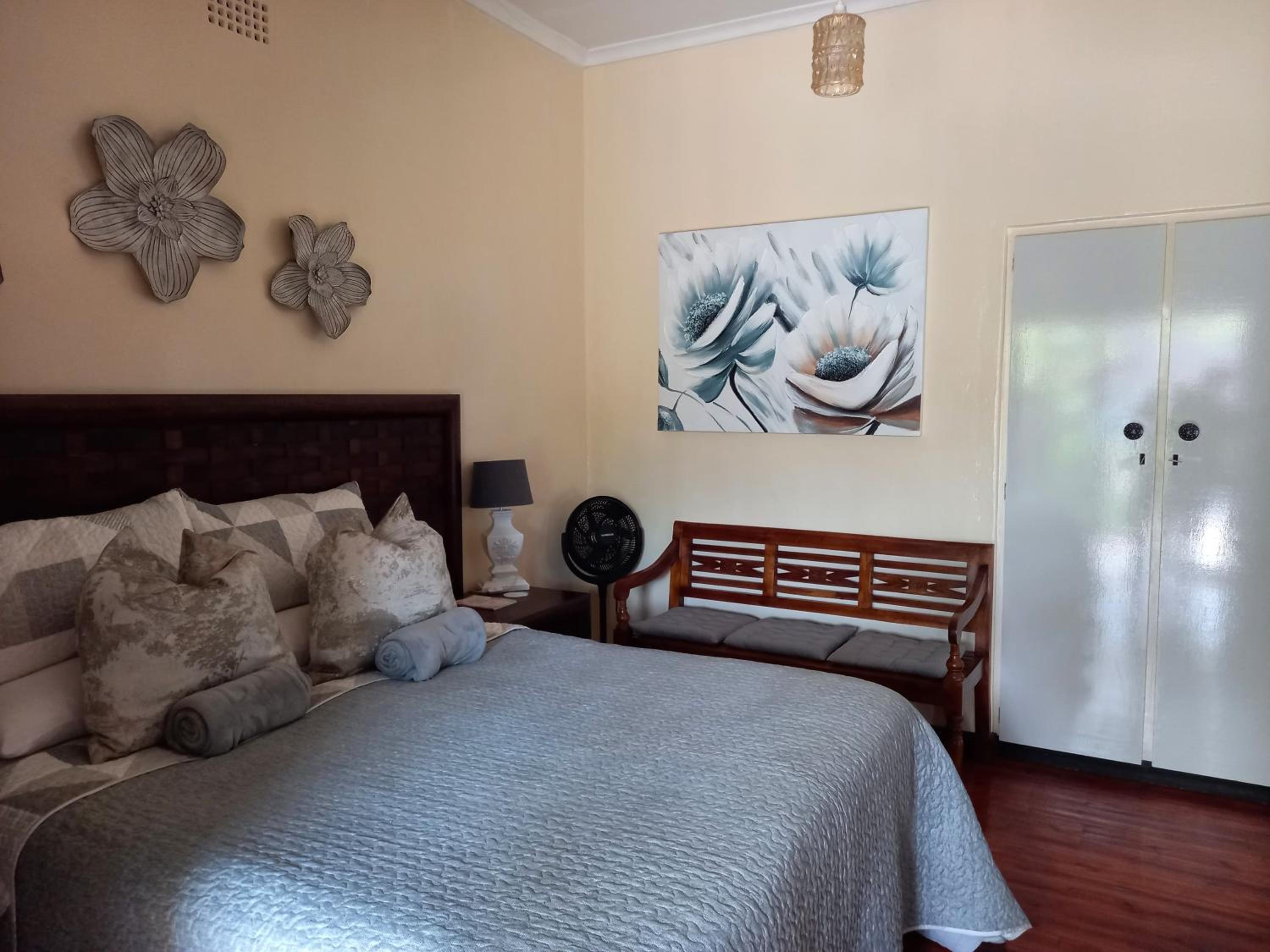 Double Room with Patio - Photo 19