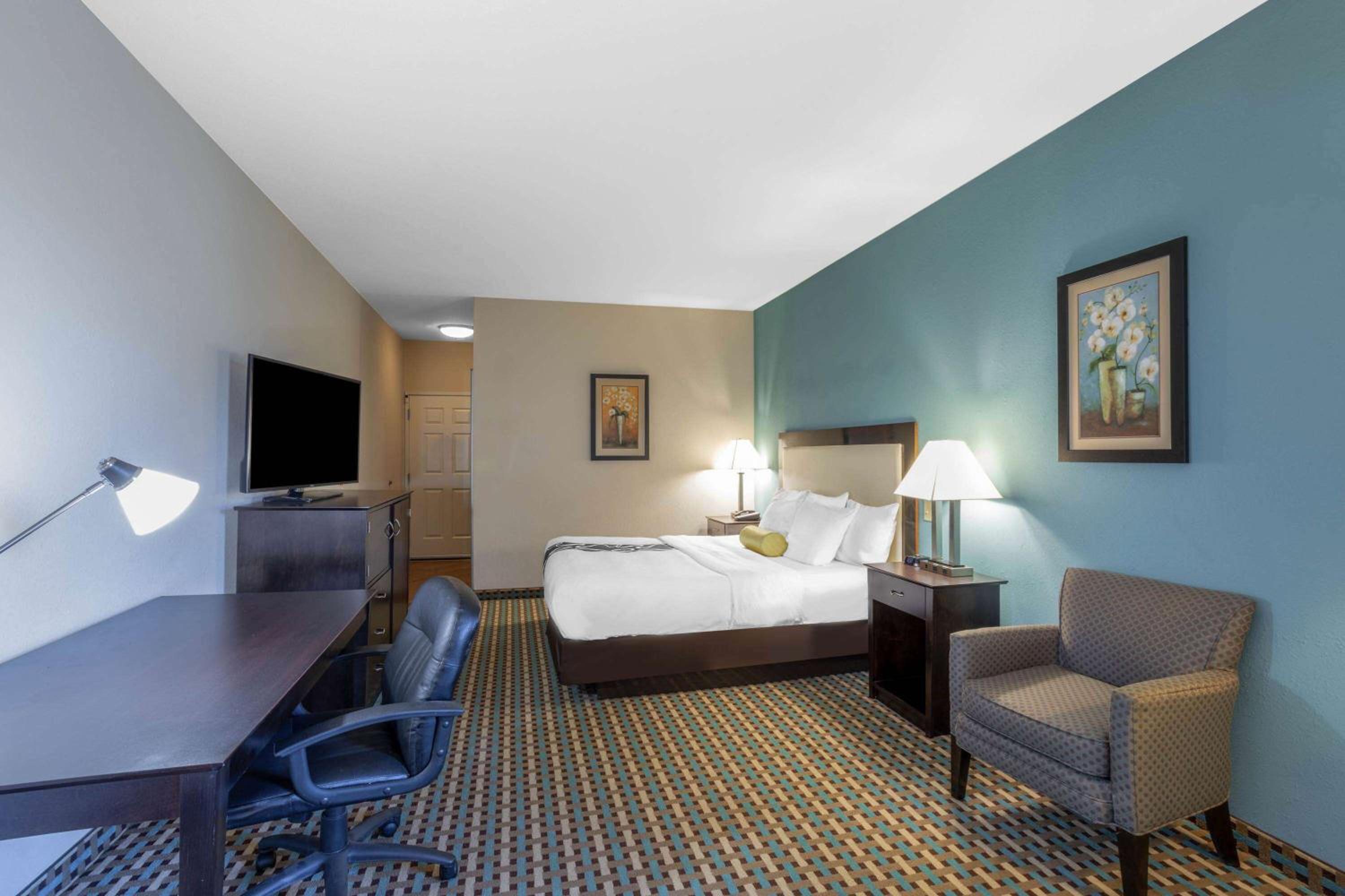 Queen Room - Photo 2