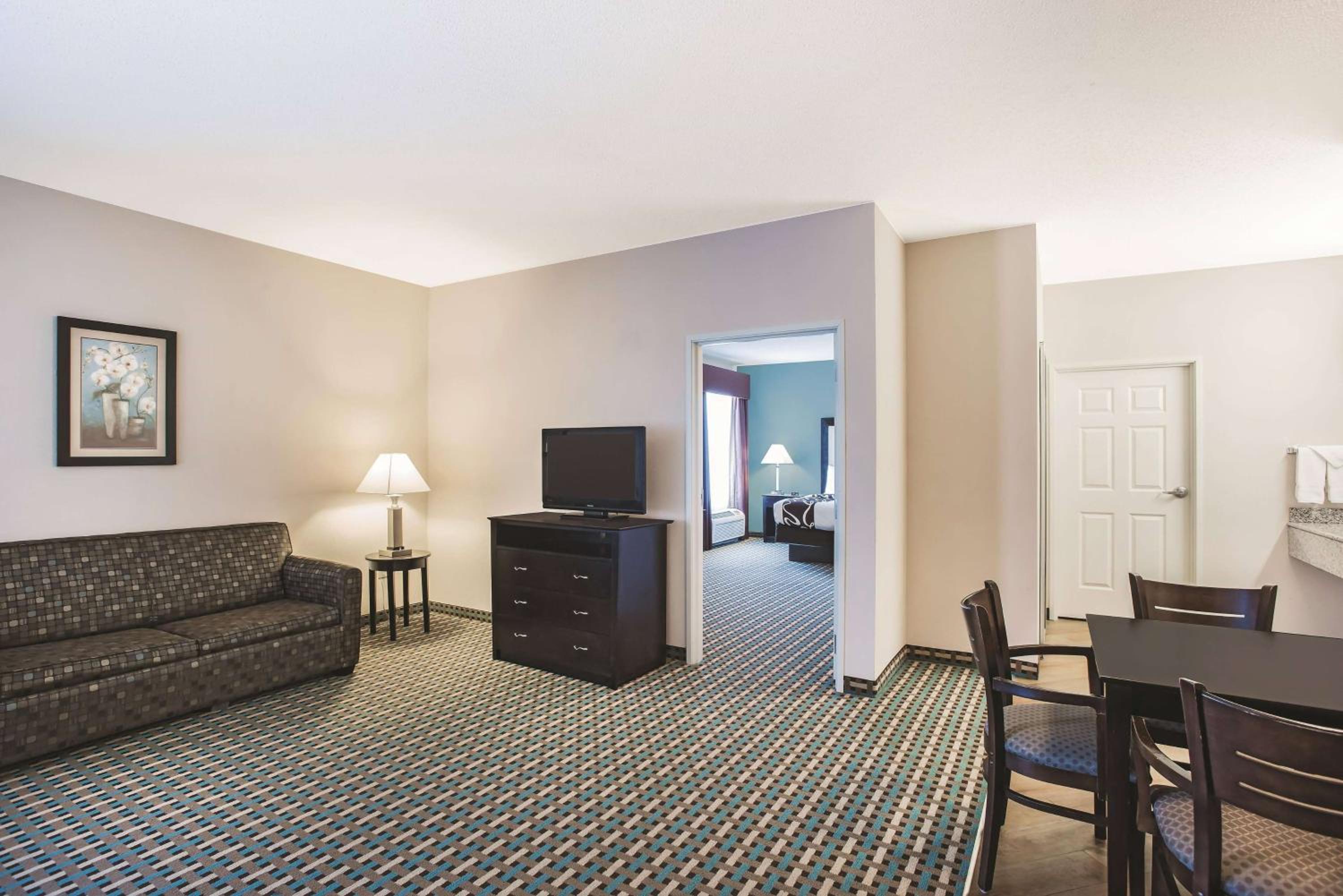 Suite with View - Photo 2