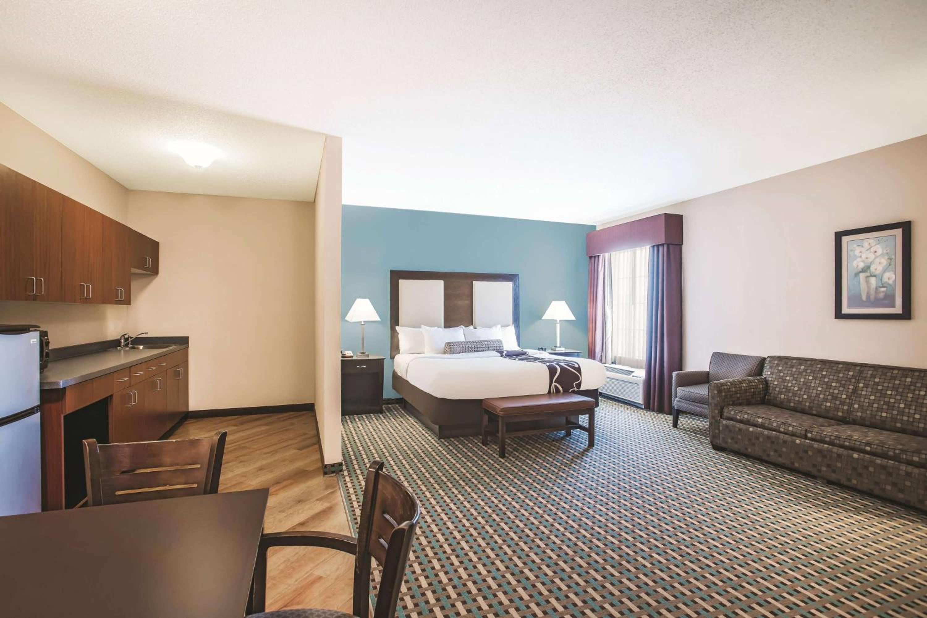 Suite with View - Photo 1