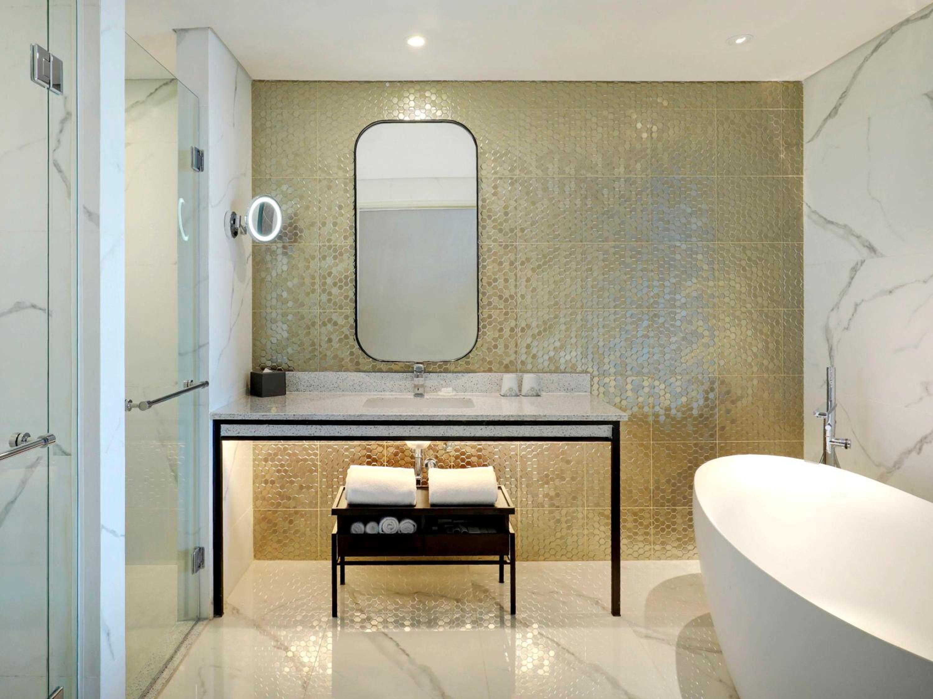 Executive King Room with City View - Photo 4