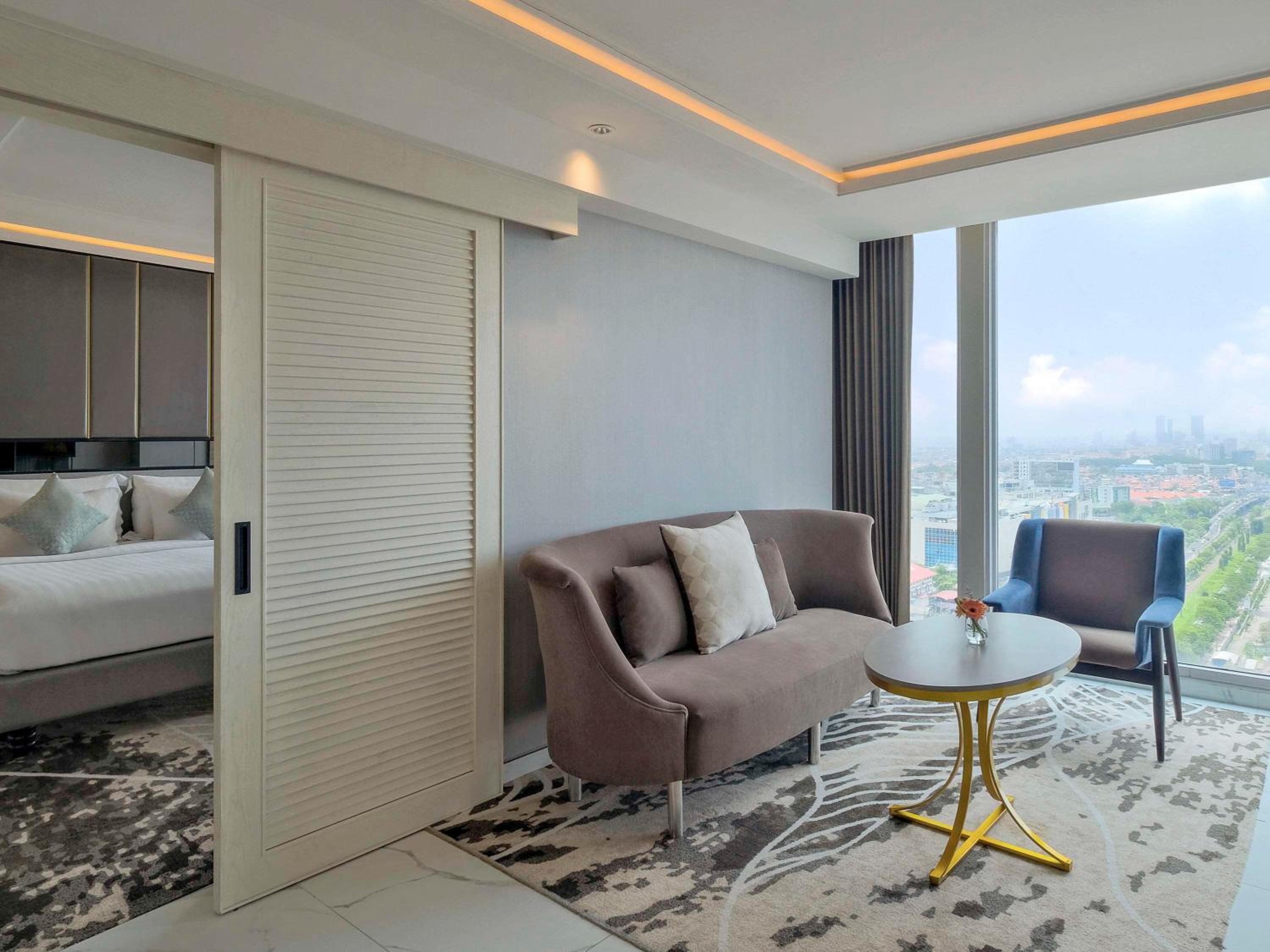Executive King Suite - Photo 3
