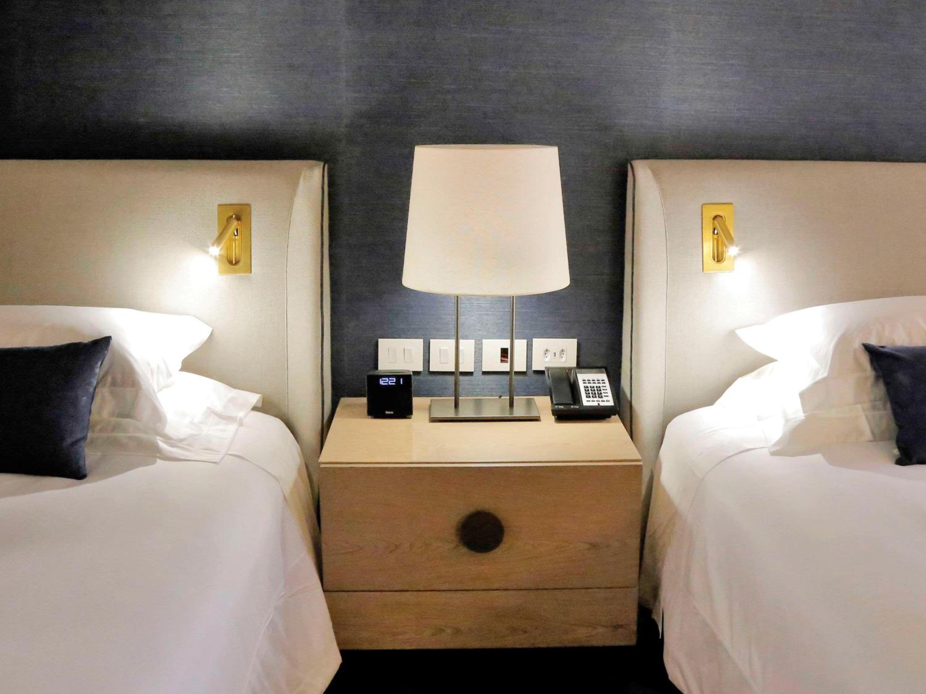 Fairmont Twin Room with City View