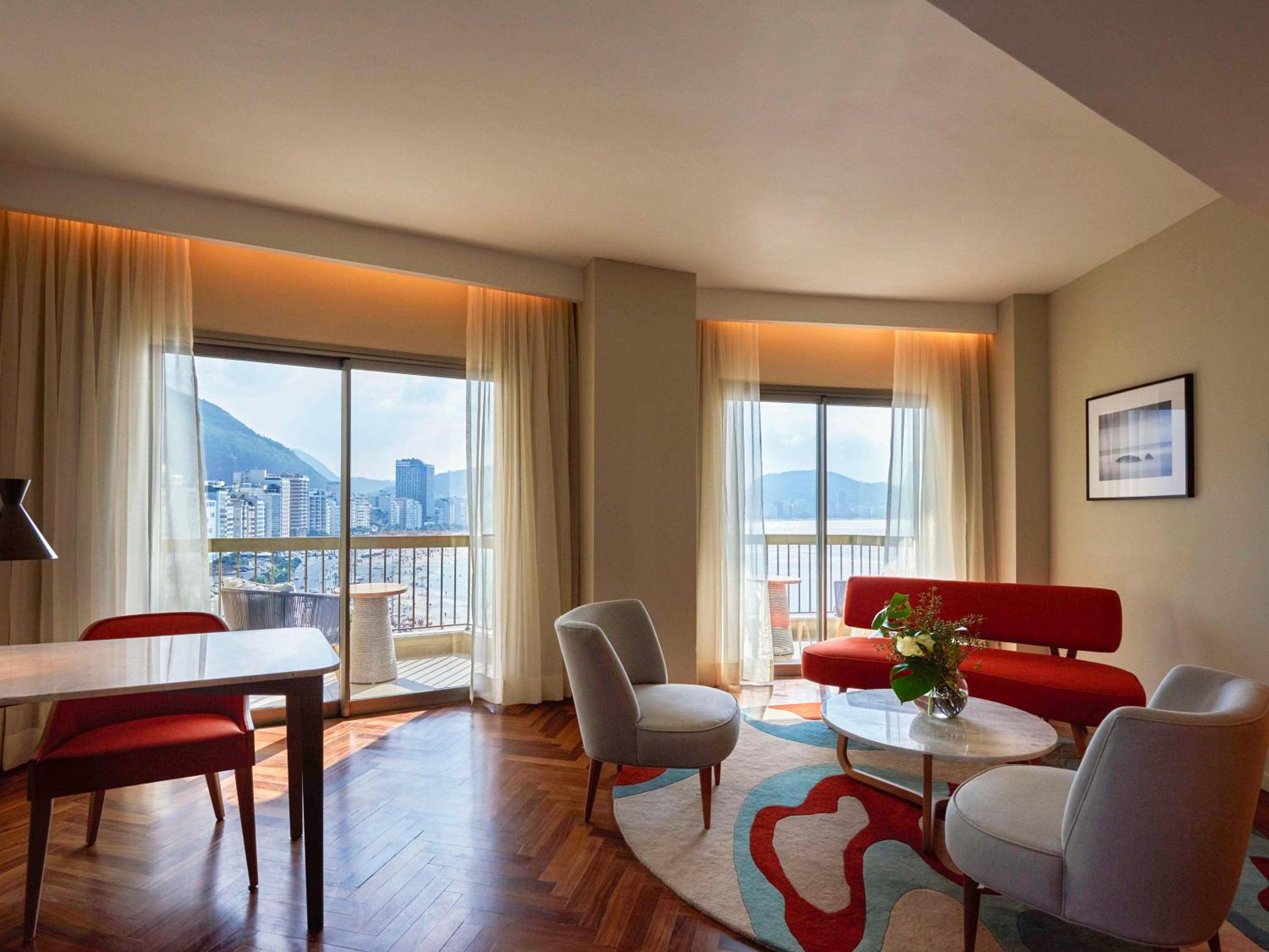 One-Bedroom Gold King Suite with Sea View