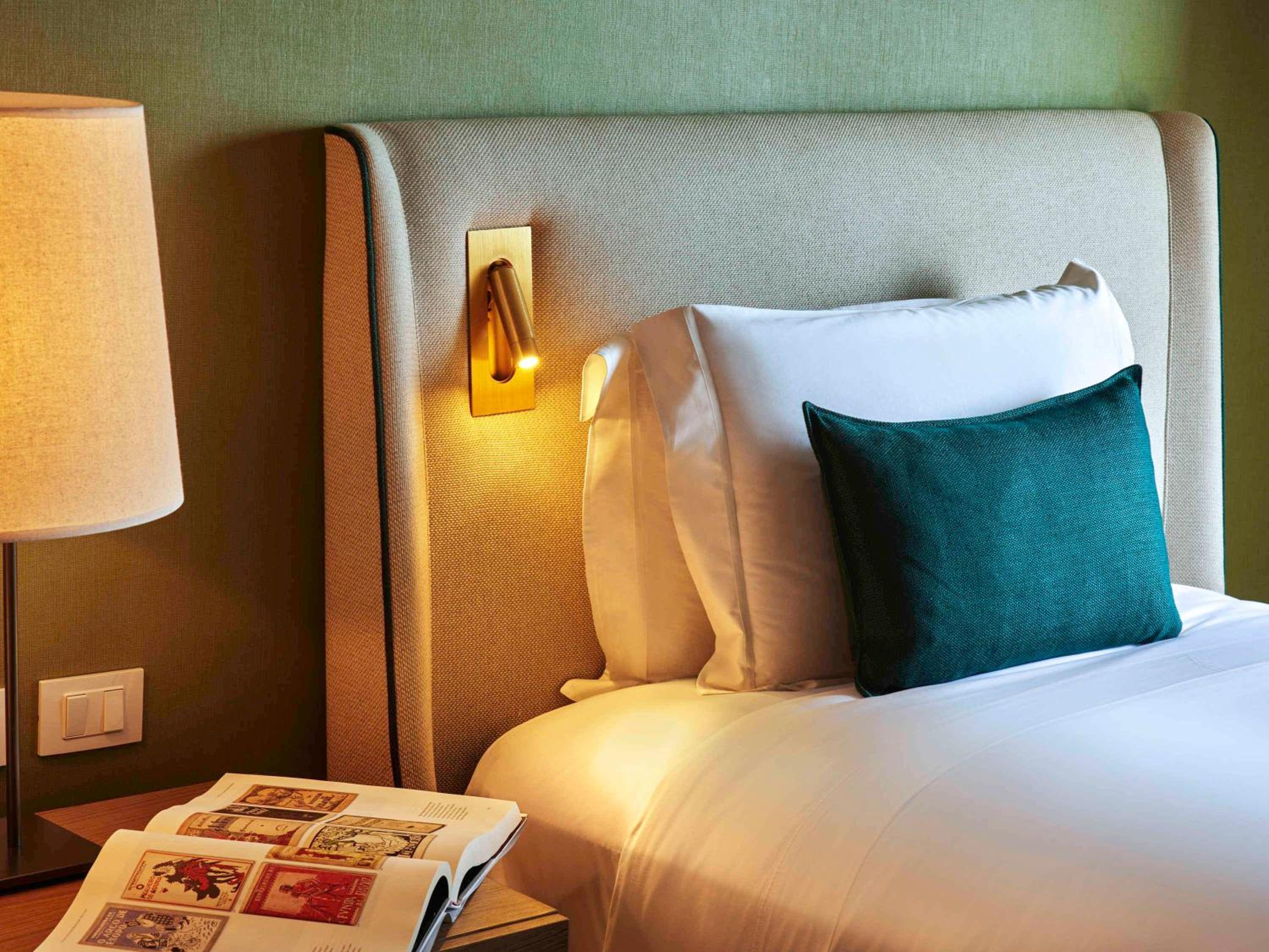 Deluxe Twin Room with Ocean View thumbnail 5
