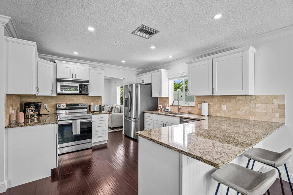 Three-Bedroom House photo 2