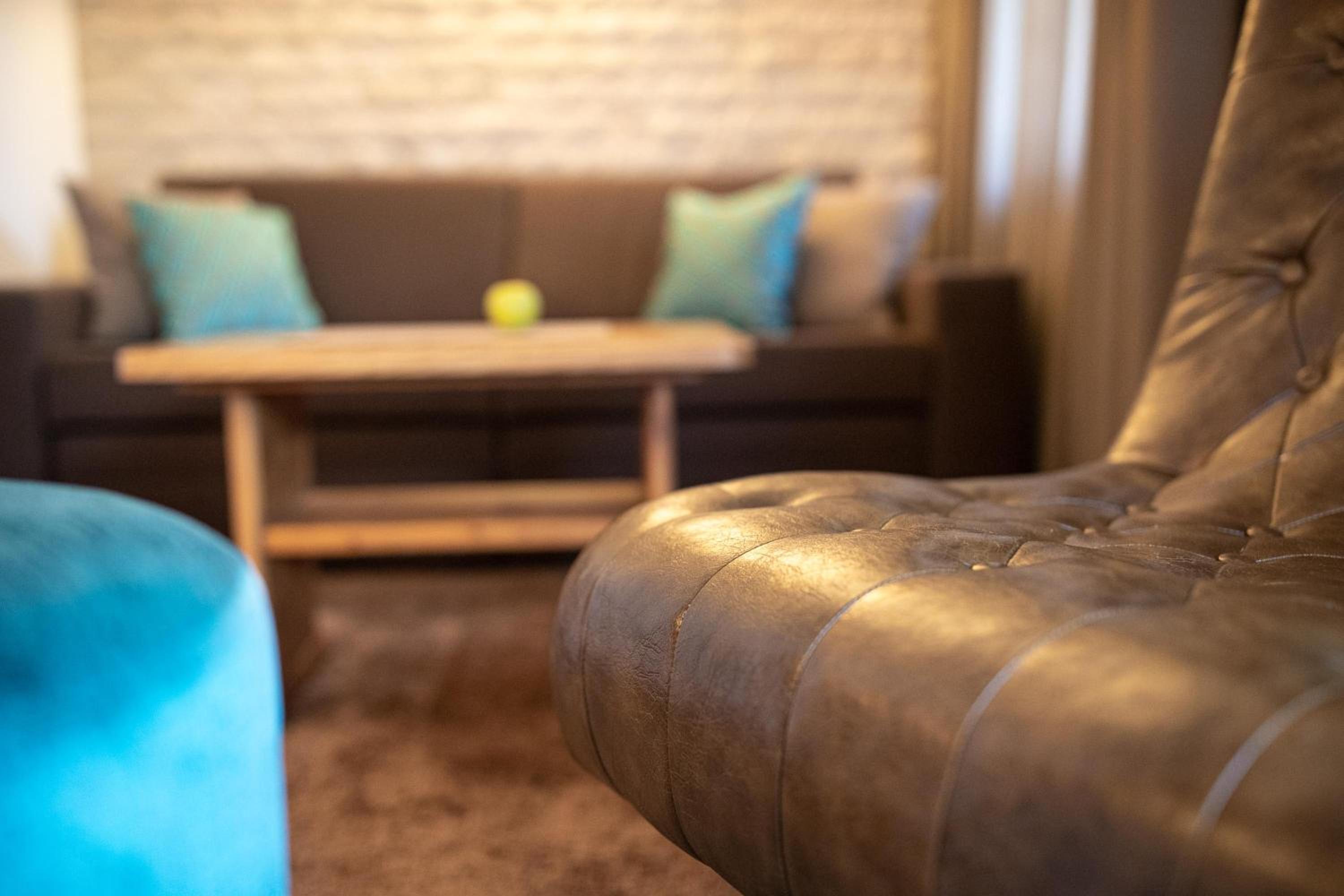 Junior Suite with Balcony - Photo 4