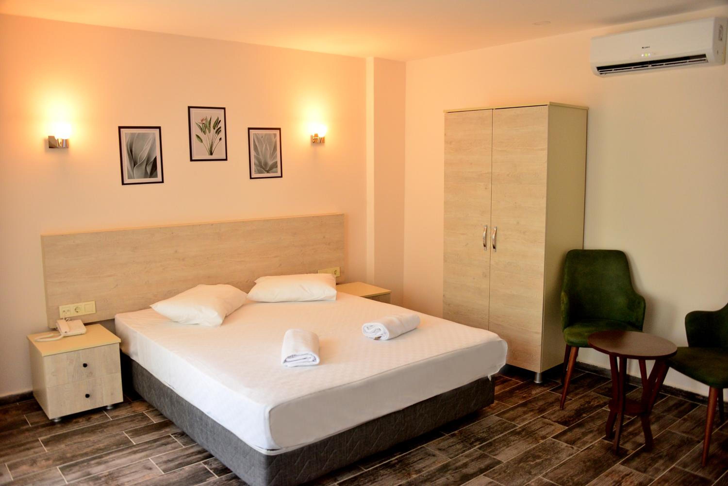 Double Room - Photo 5
