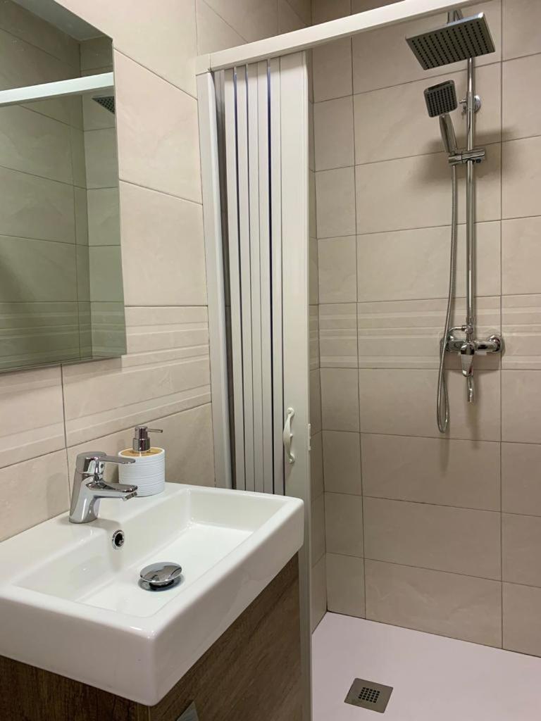 One-Bedroom House photo 2