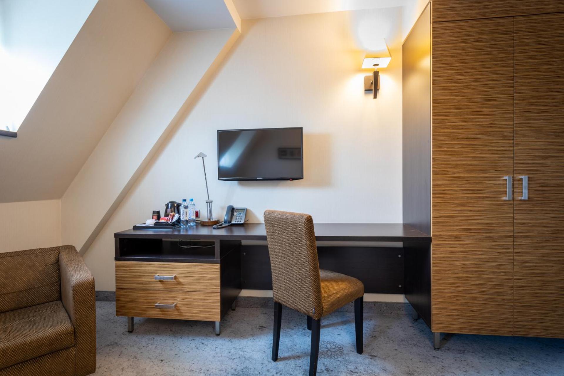 Double or Twin Room - Photo 3