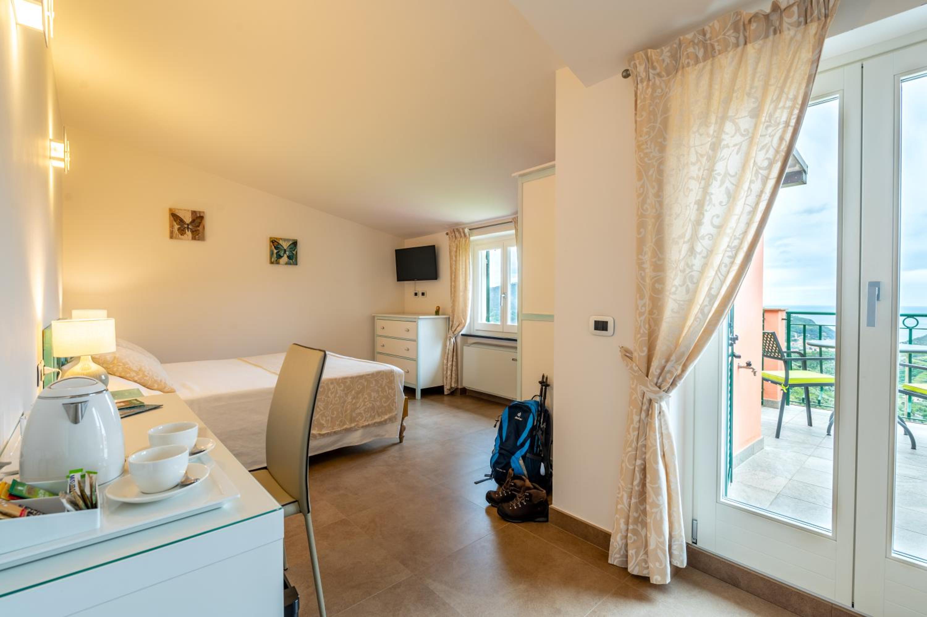 Double Room with Balcony and Sea View photo 3