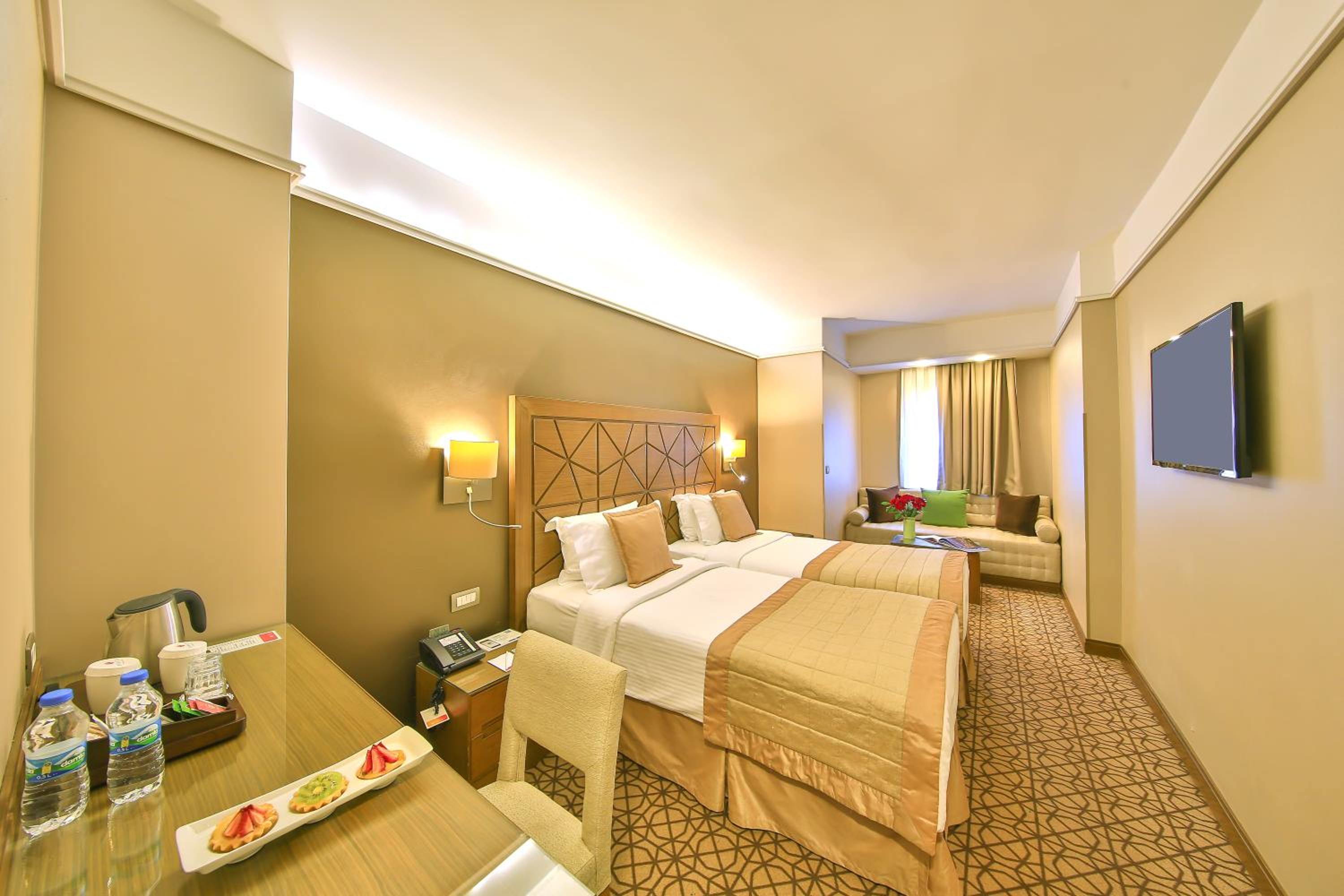Superior Twin Room with Sofa Bed photo 1