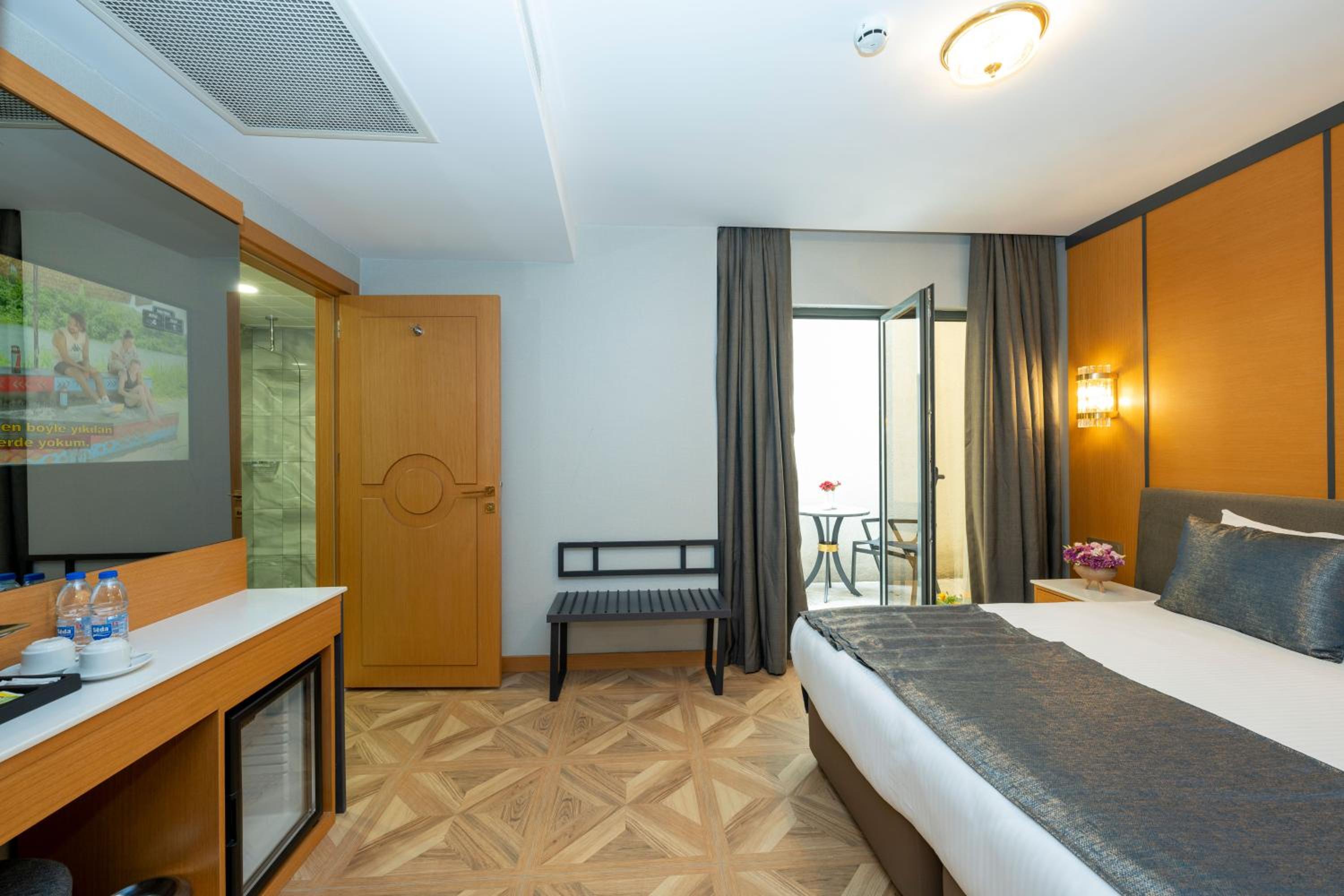 Deluxe Double or Twin Room with Balcony photo 1