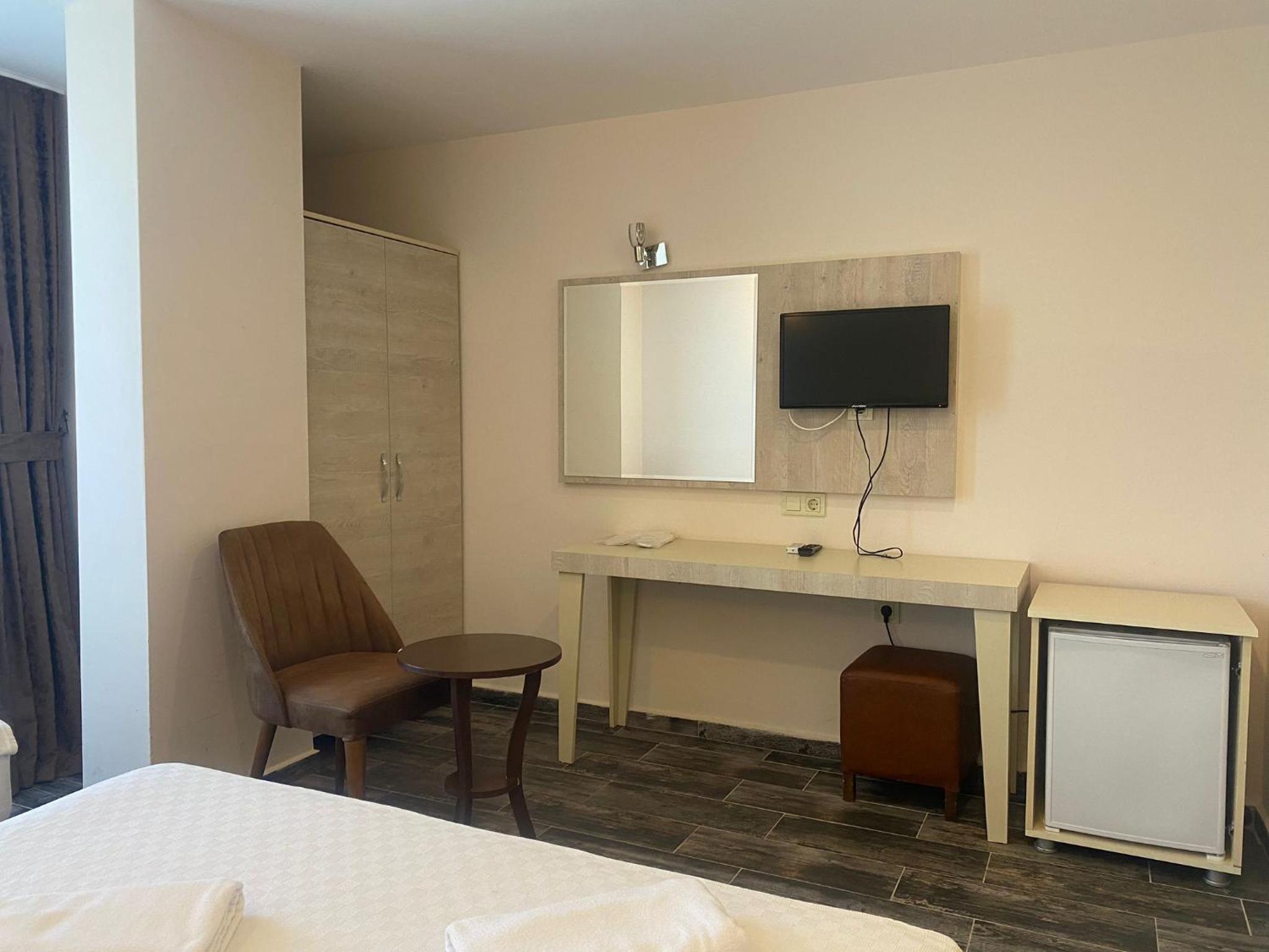 Triple Room with View - Photo 3