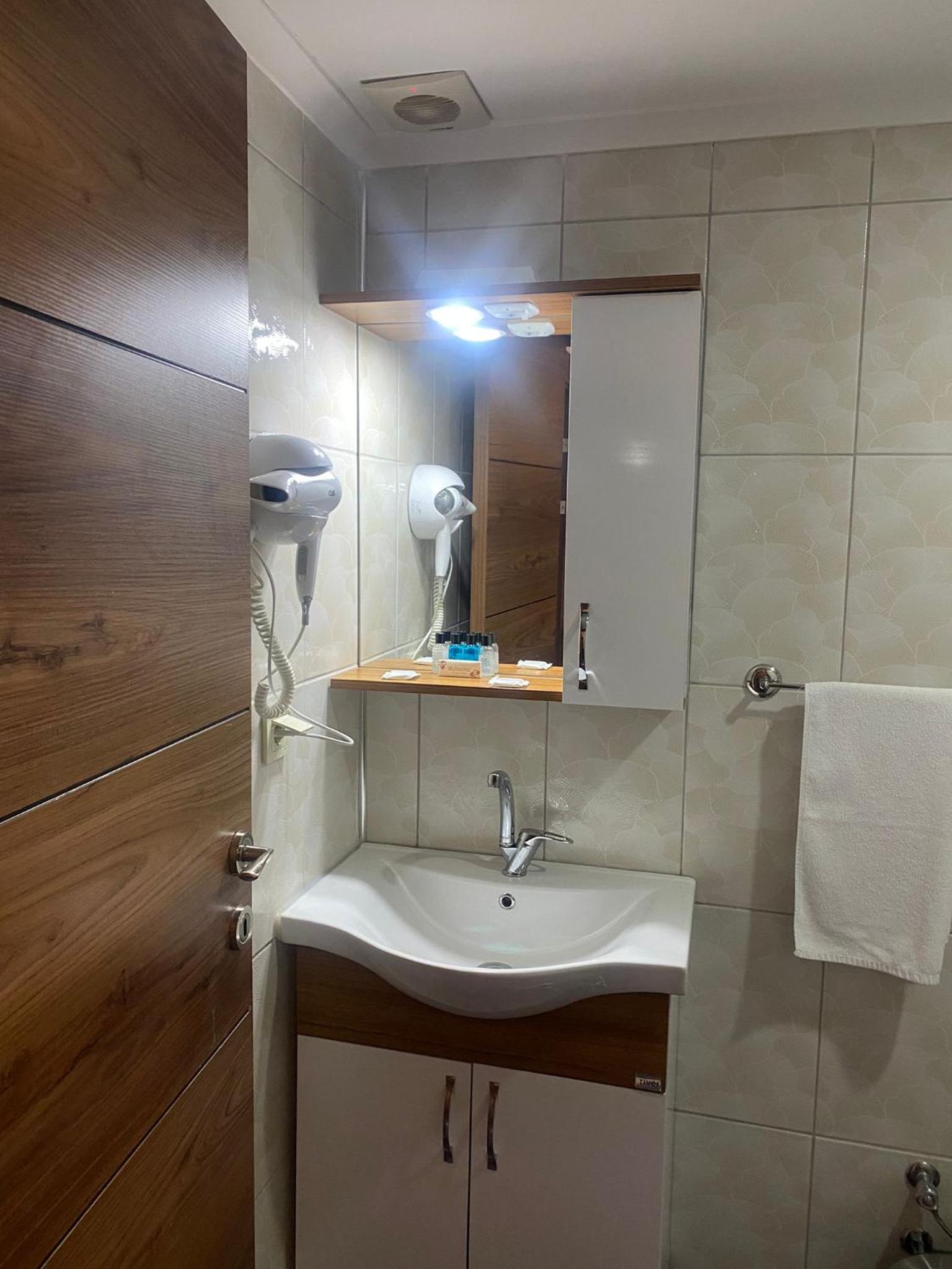 Triple Room with View - Photo 2