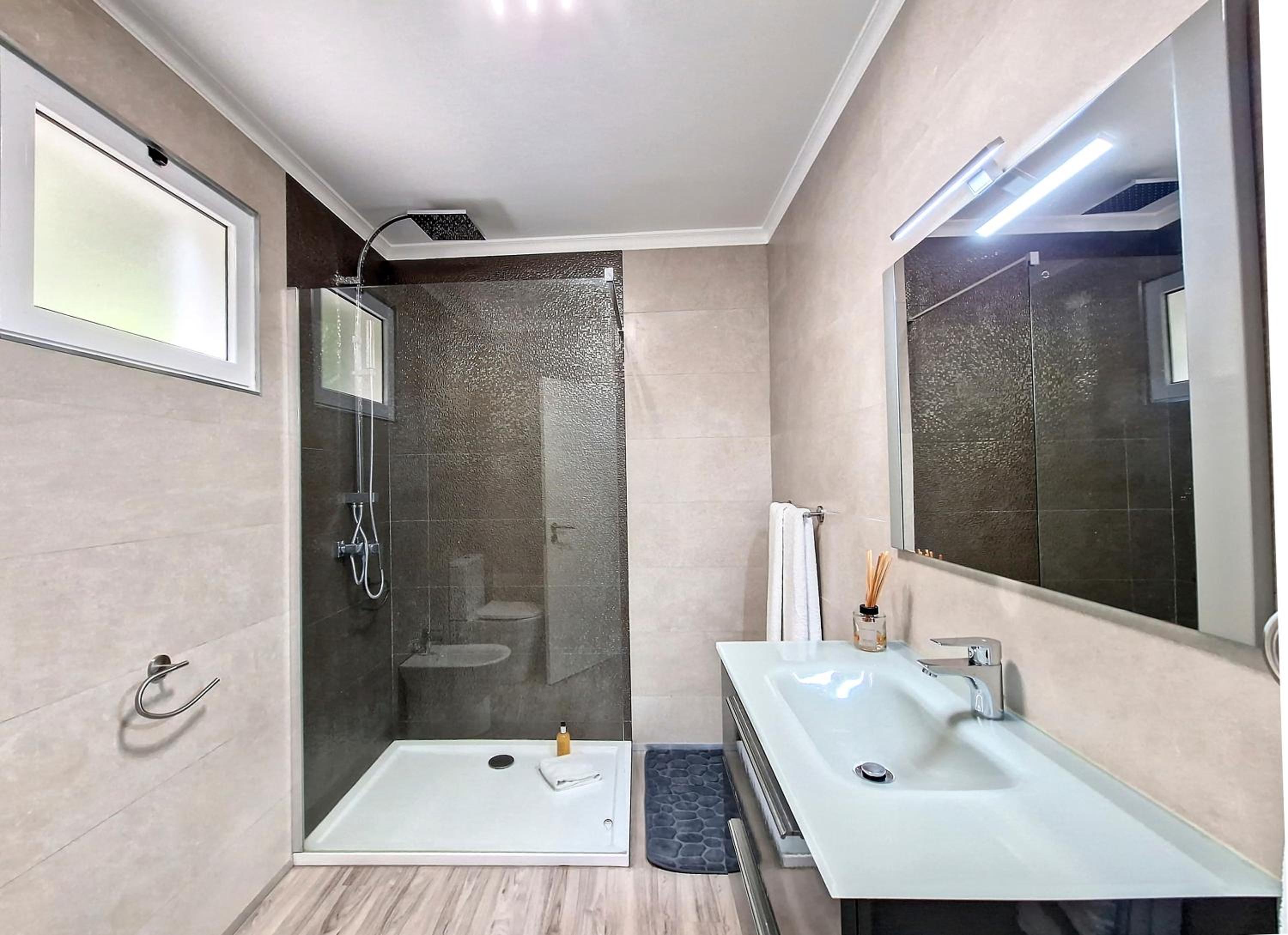Three-Bedroom House photo 3