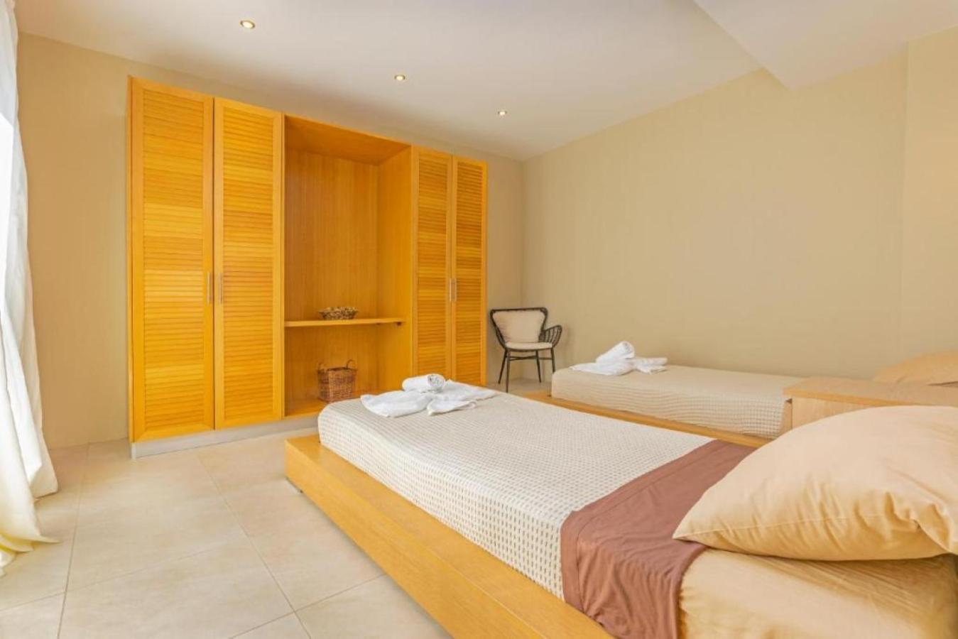 Villa photo 2