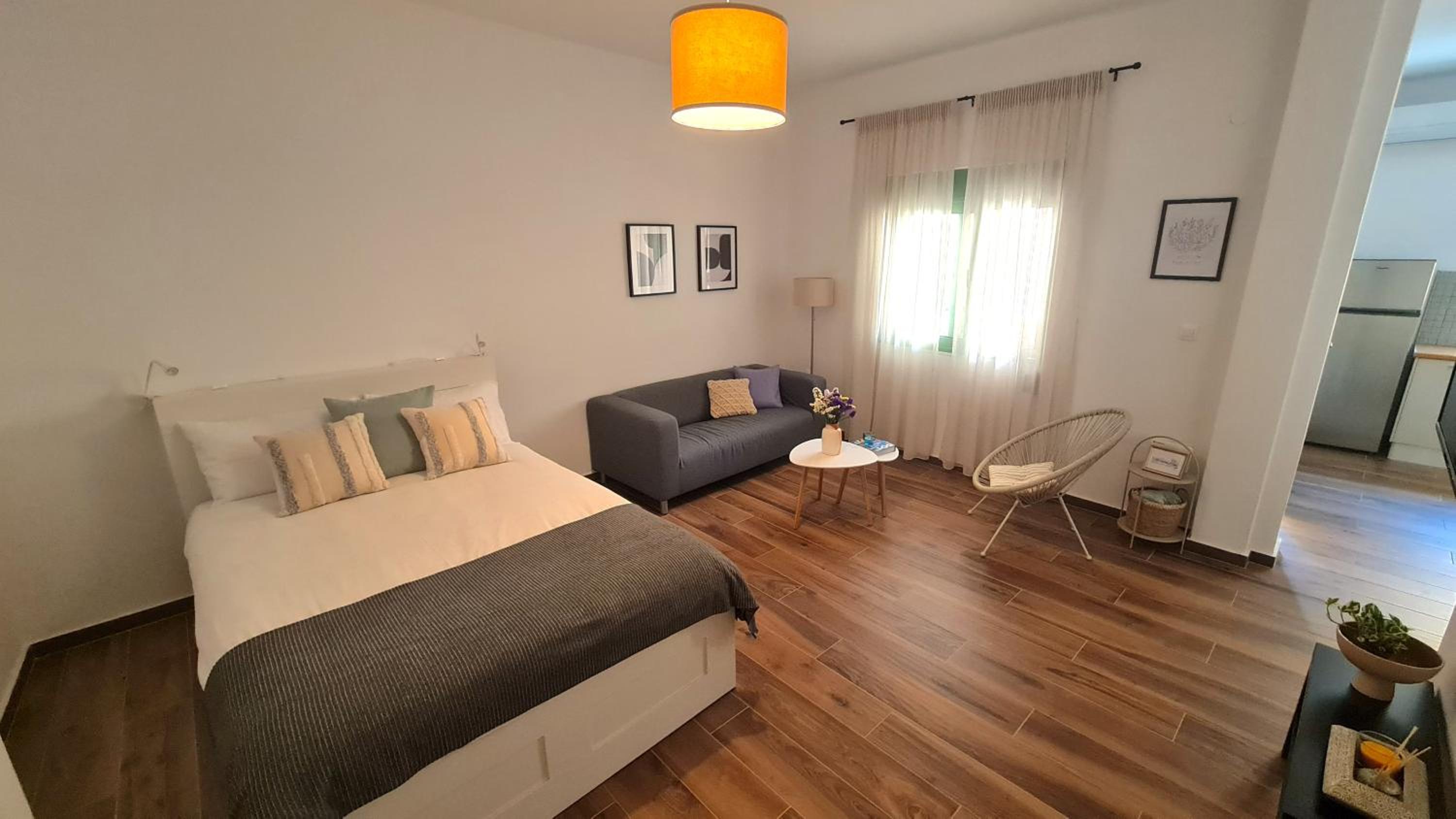 One-Bedroom Apartment photo 1