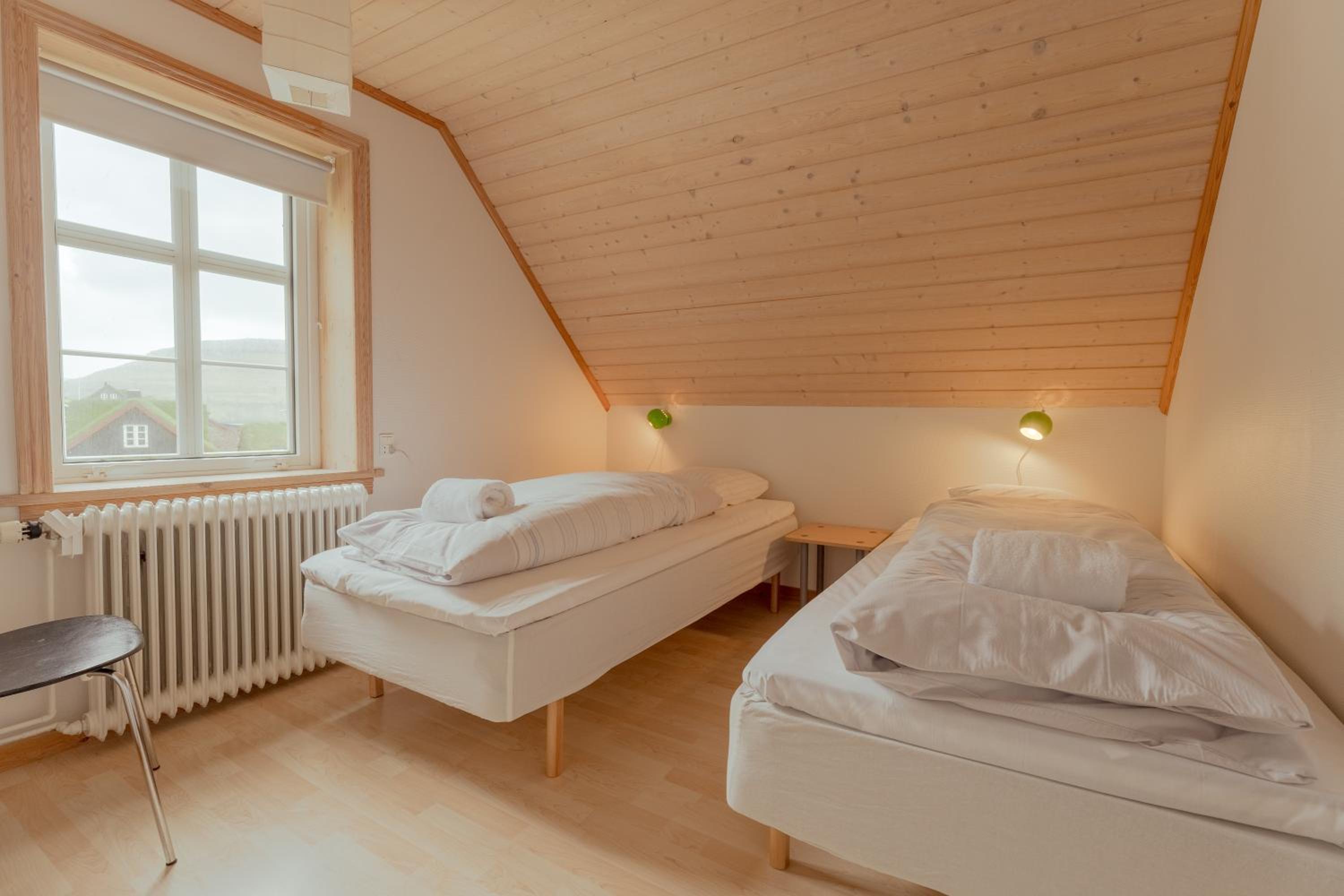 Five-Bedroom House photo 2
