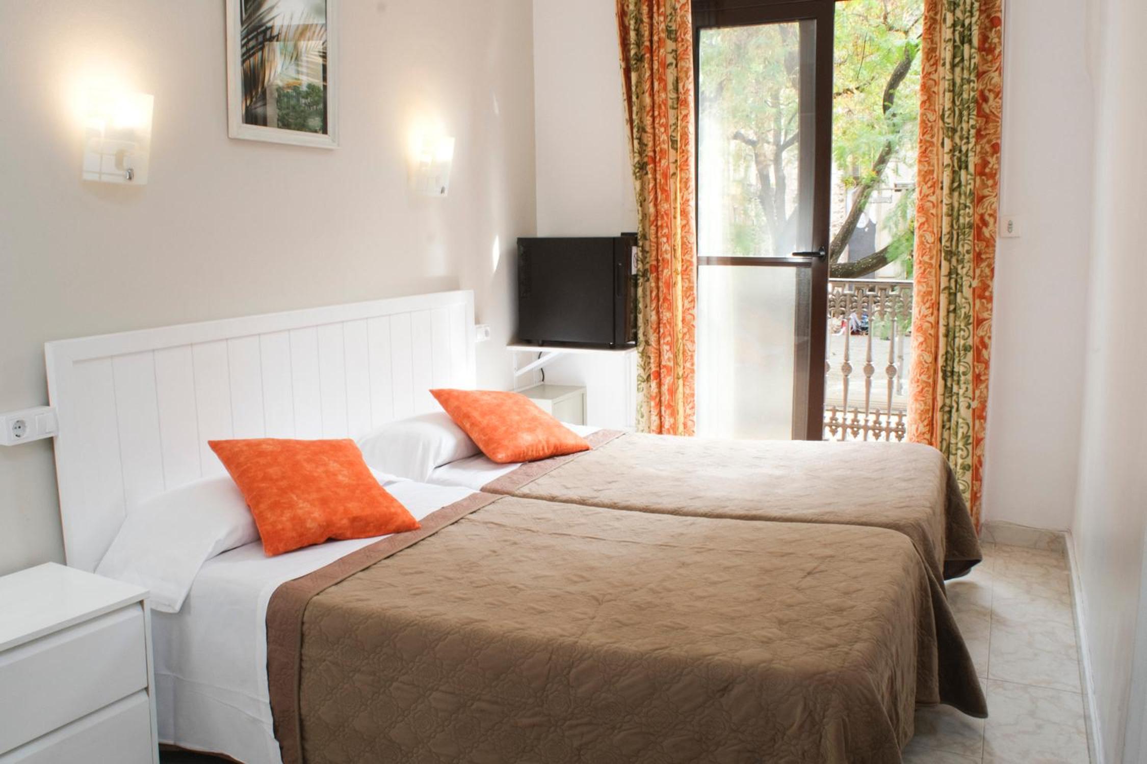 Twin Room with Balcony photo 3