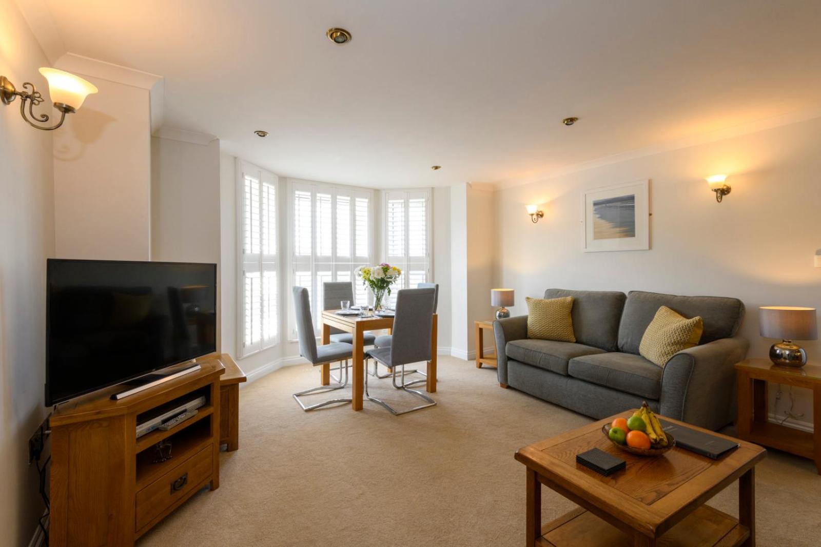 One-Bedroom Sea View Apartment (Twin Beds) - No. 24 photo 3