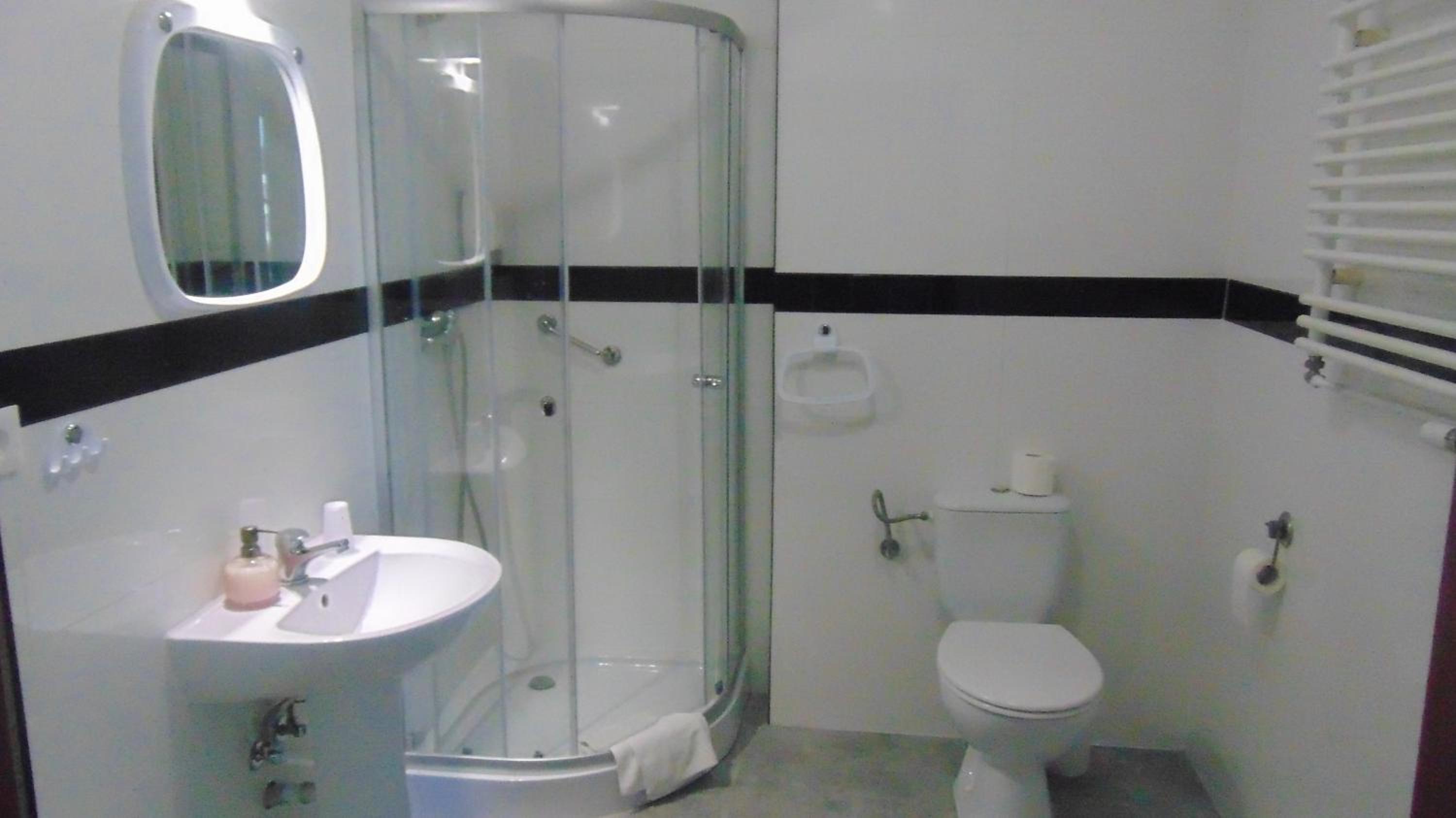 Twin Room - Photo 3