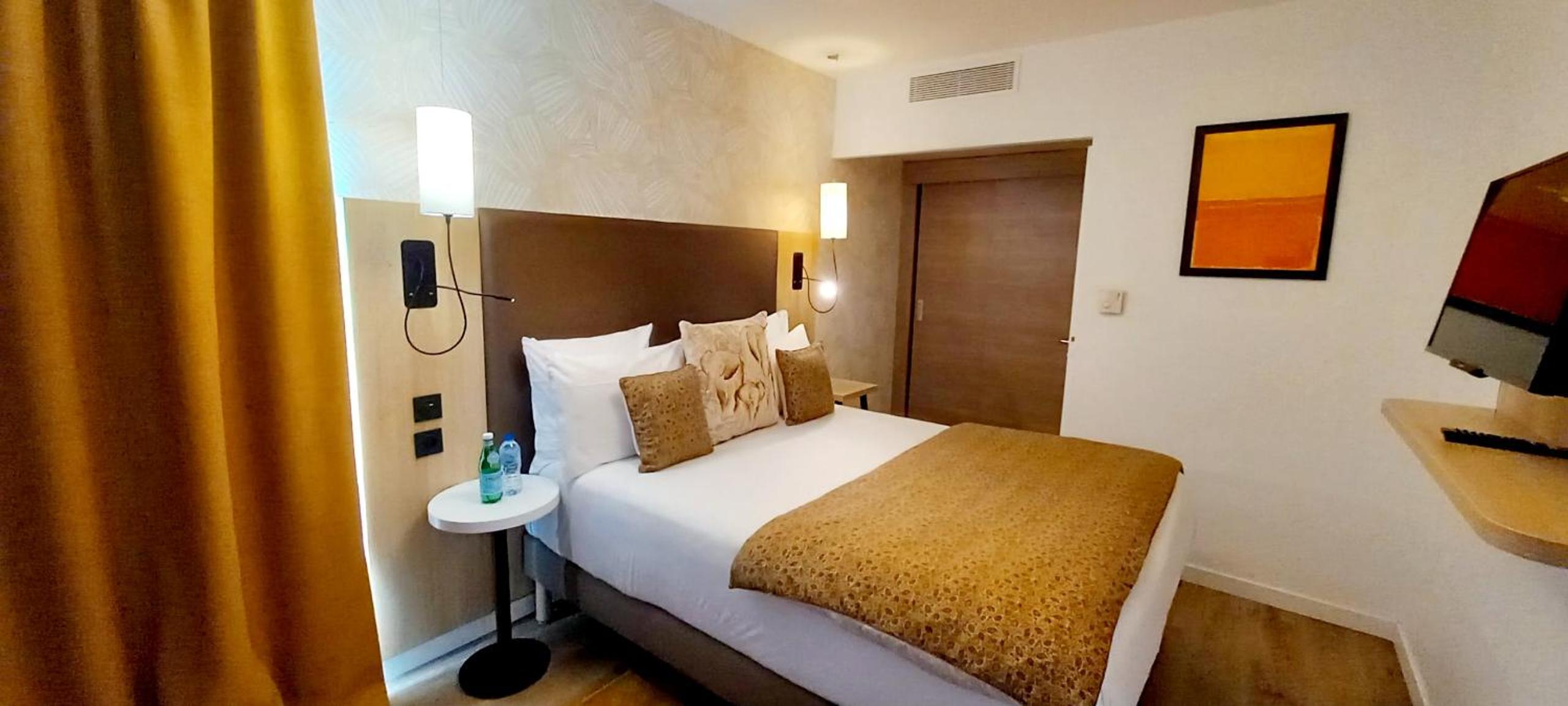 One-Bedroom Apartment (4 Adults) - Photo 9