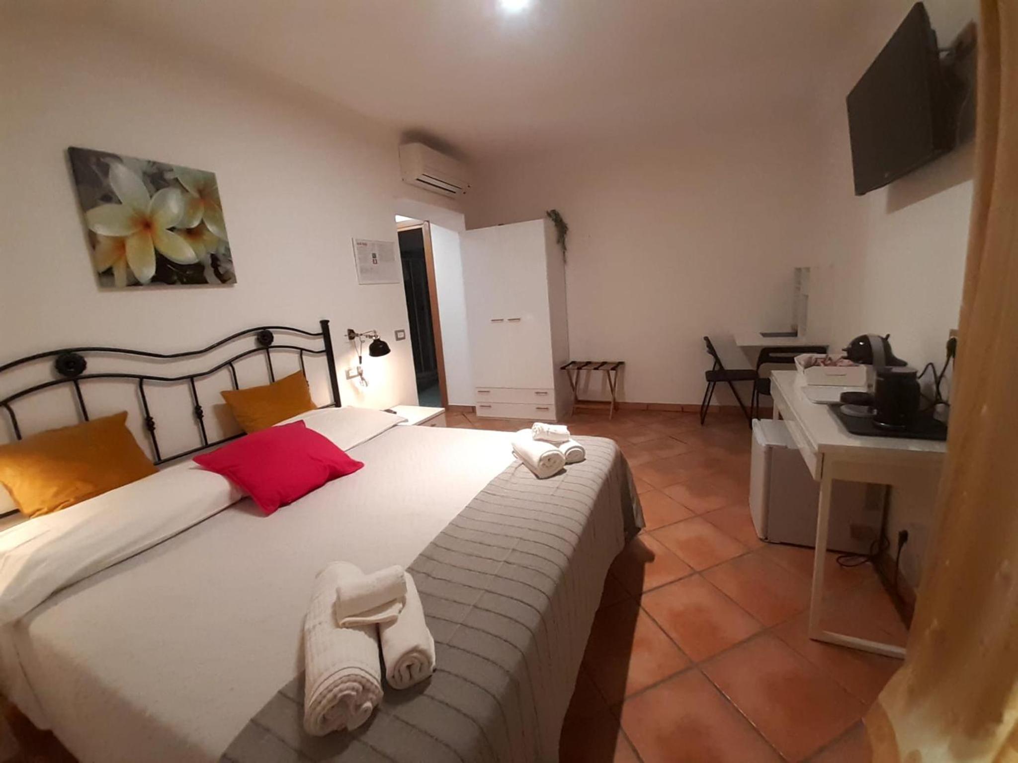 Double Room - Photo 10