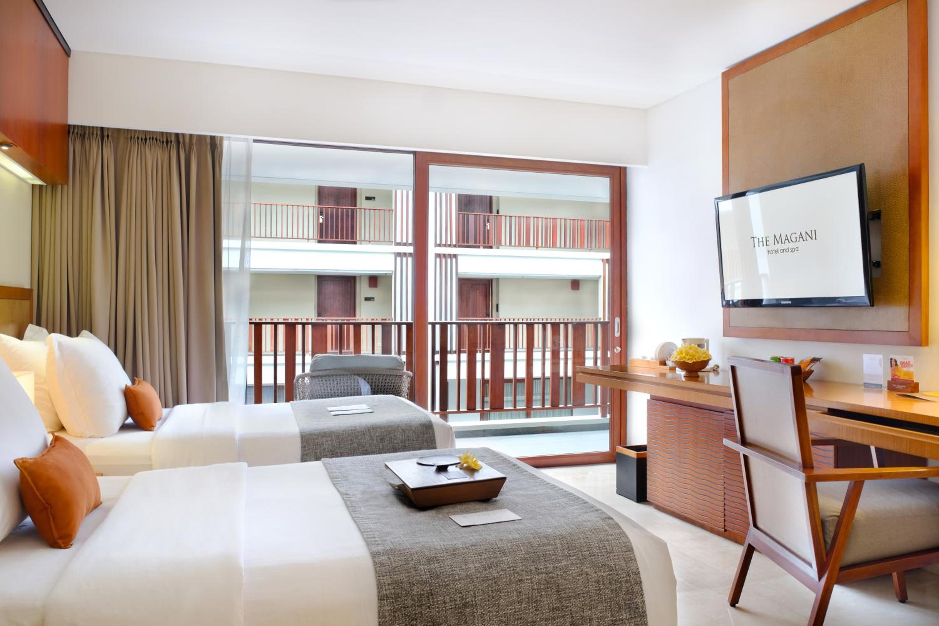 Deluxe Room Twin Bed with Daily Beers