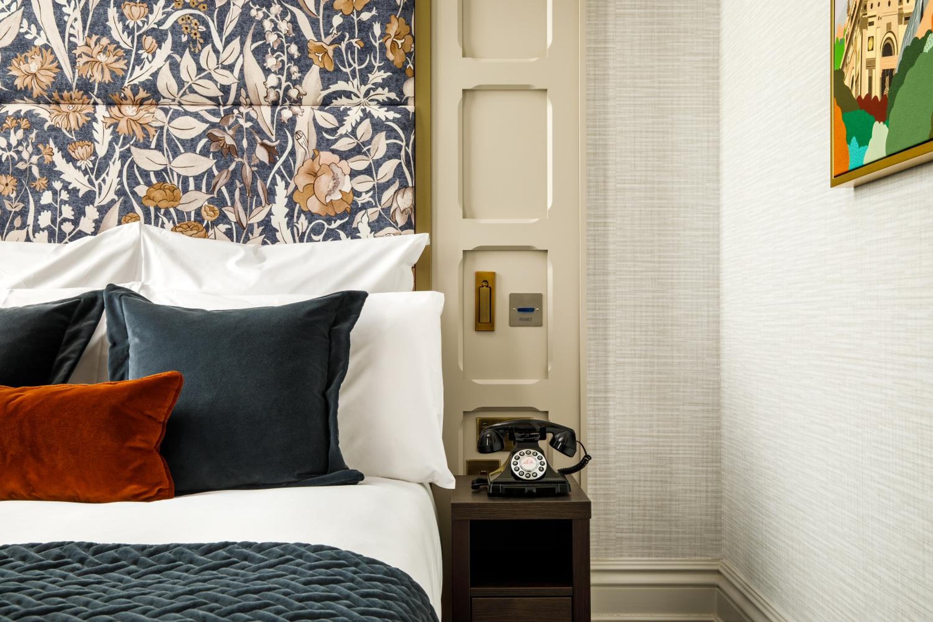 Classic Double Room - Mobility Accessible - Photo 3