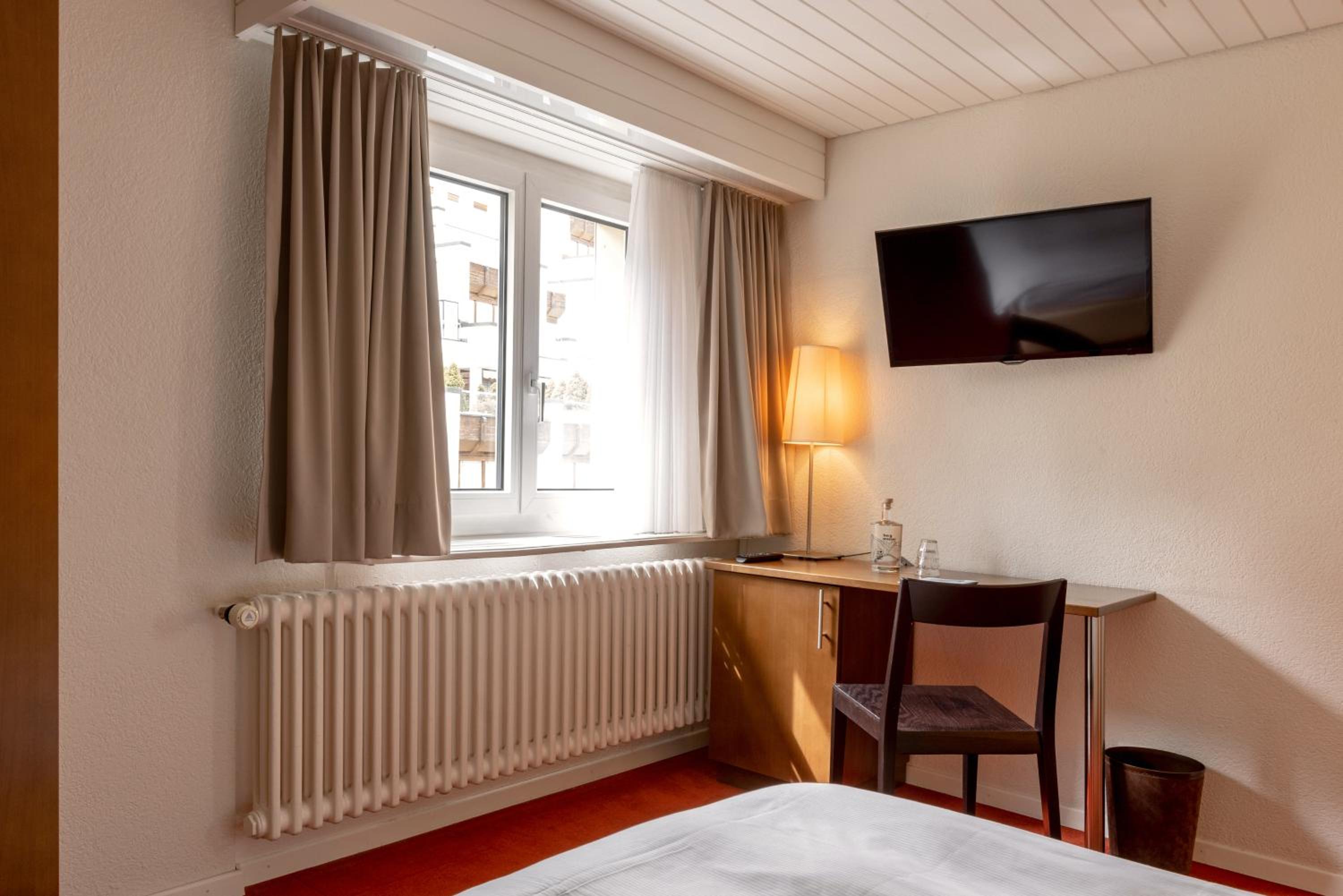 Economy Double Room photo 3
