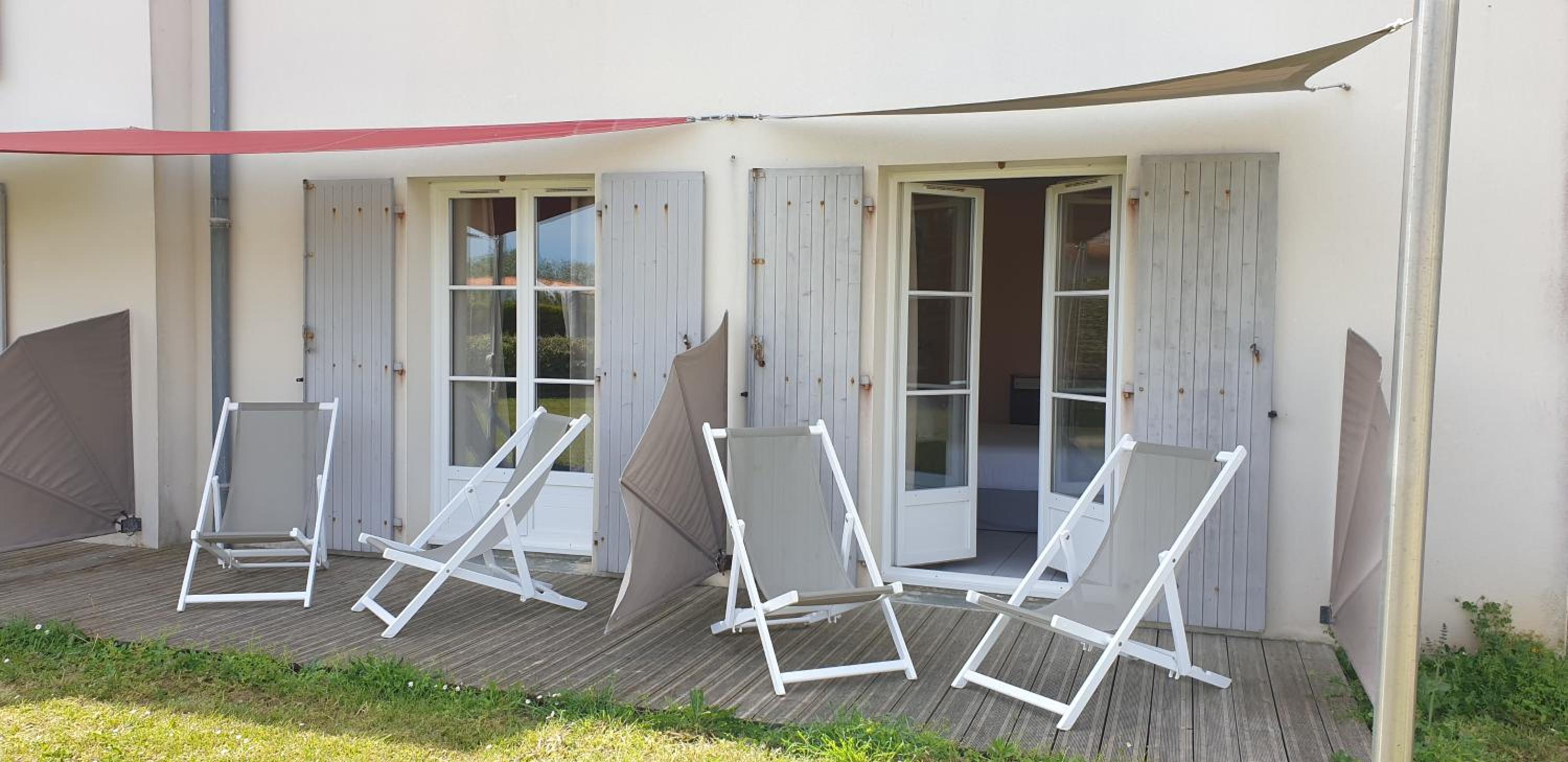 Chambre Double avec Terrasse - Accès au Centre de Bien-Être - Vue sur Jardin